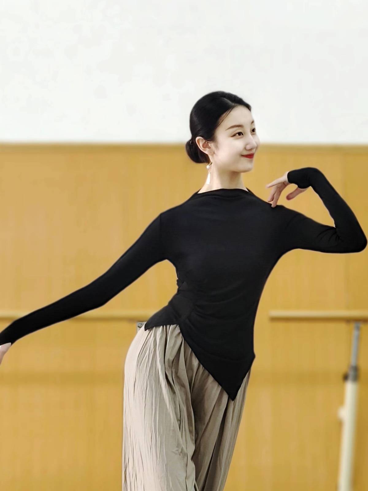 Modern dance exercises Classical dance clothing slimming thin tops autumn and winter new Chinese dance country style practice service