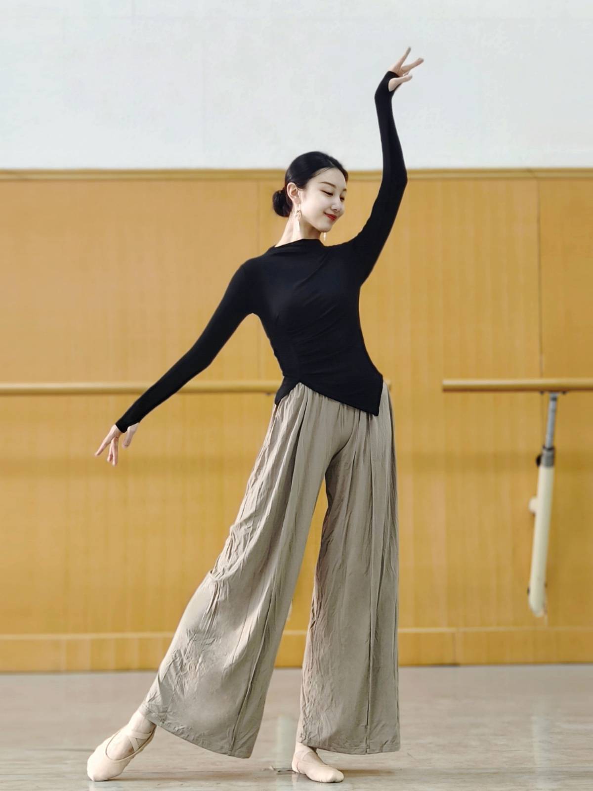 Modern dance exercises Classical dance clothing slimming thin tops autumn and winter new Chinese dance country style practice service