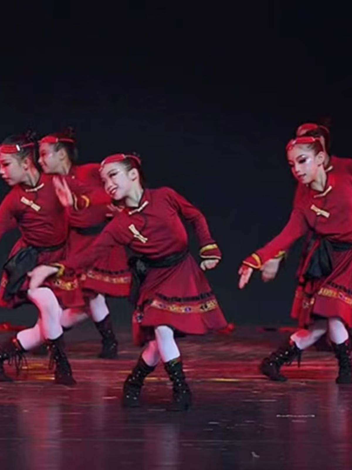 Monite white horse dance dress, Mongol dance dress, performance by young men and women ethnic minority, chopstick top bowl dance