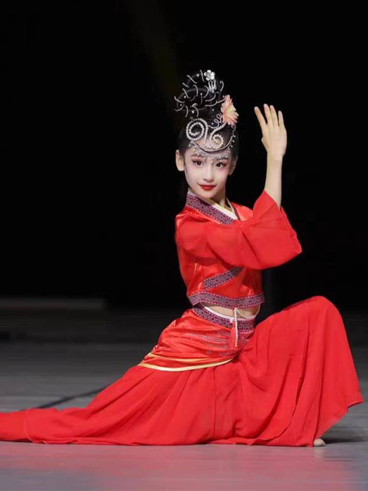 Hanfeng Li Ying Dance Yu Yu Ge The same classical national performance service Chinese dance independence dance Liuyi Dunhuang performance service