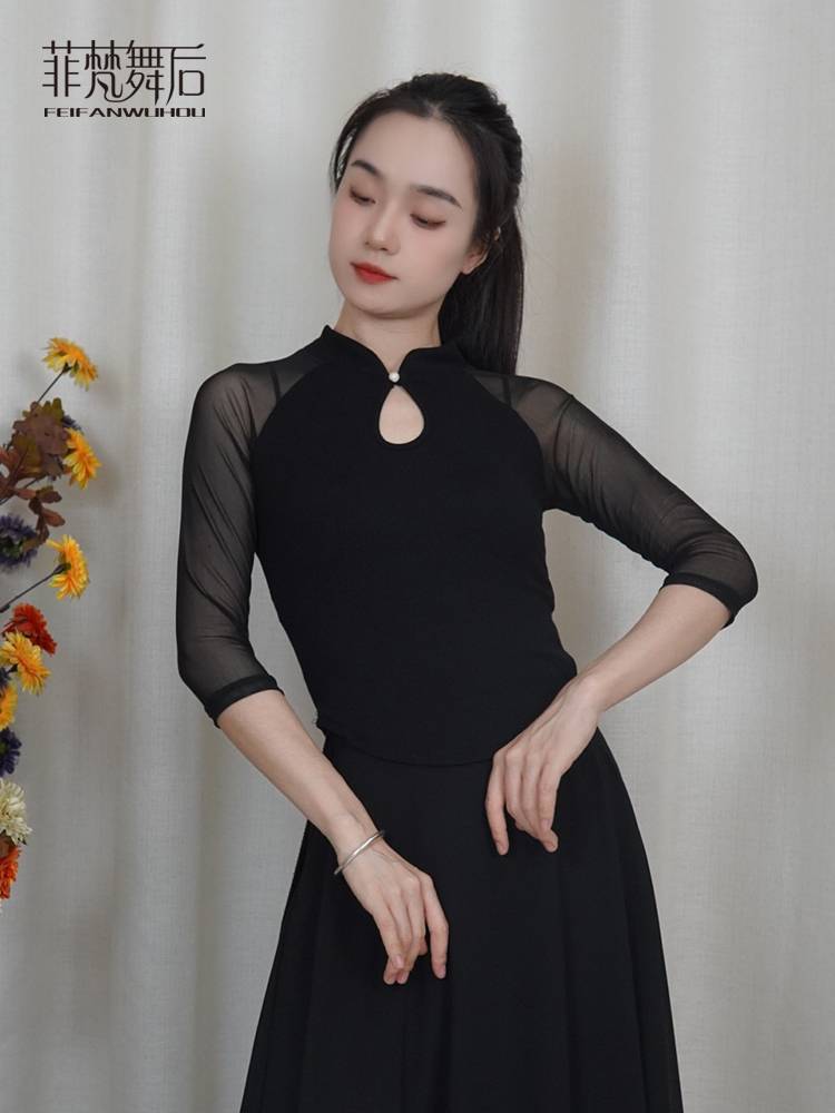 A Chinese-style, modern-day-dance-dance-dressed troupe