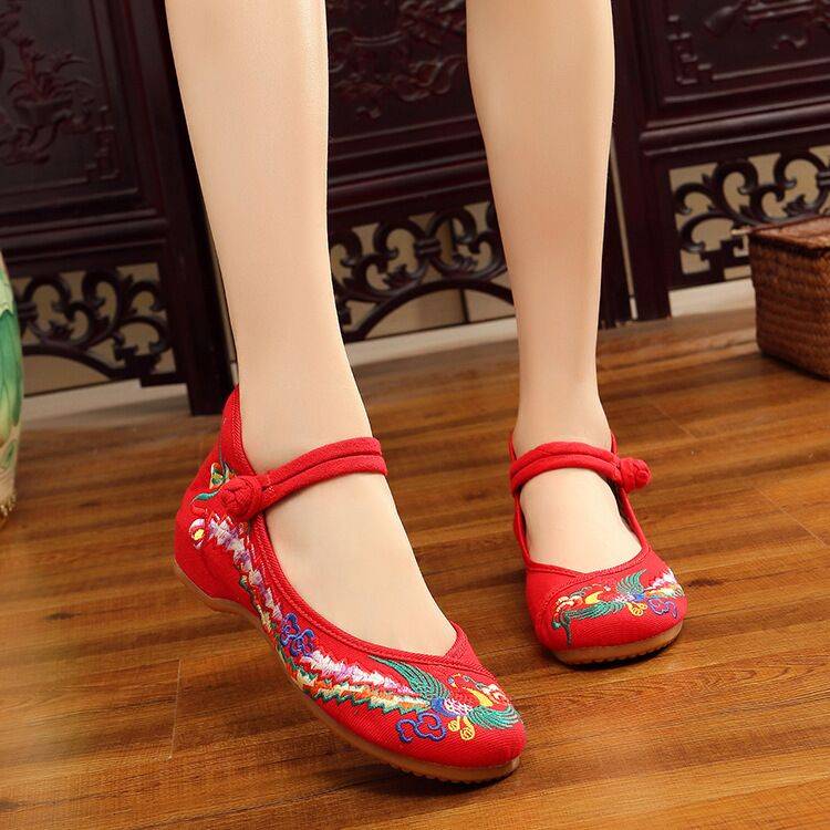 Square dance shoes female new ethnic ethnic wind beef tendon soft bottom old Beijing embroidered flower shoe jumping Yangge waist encouragement shoes and shoes