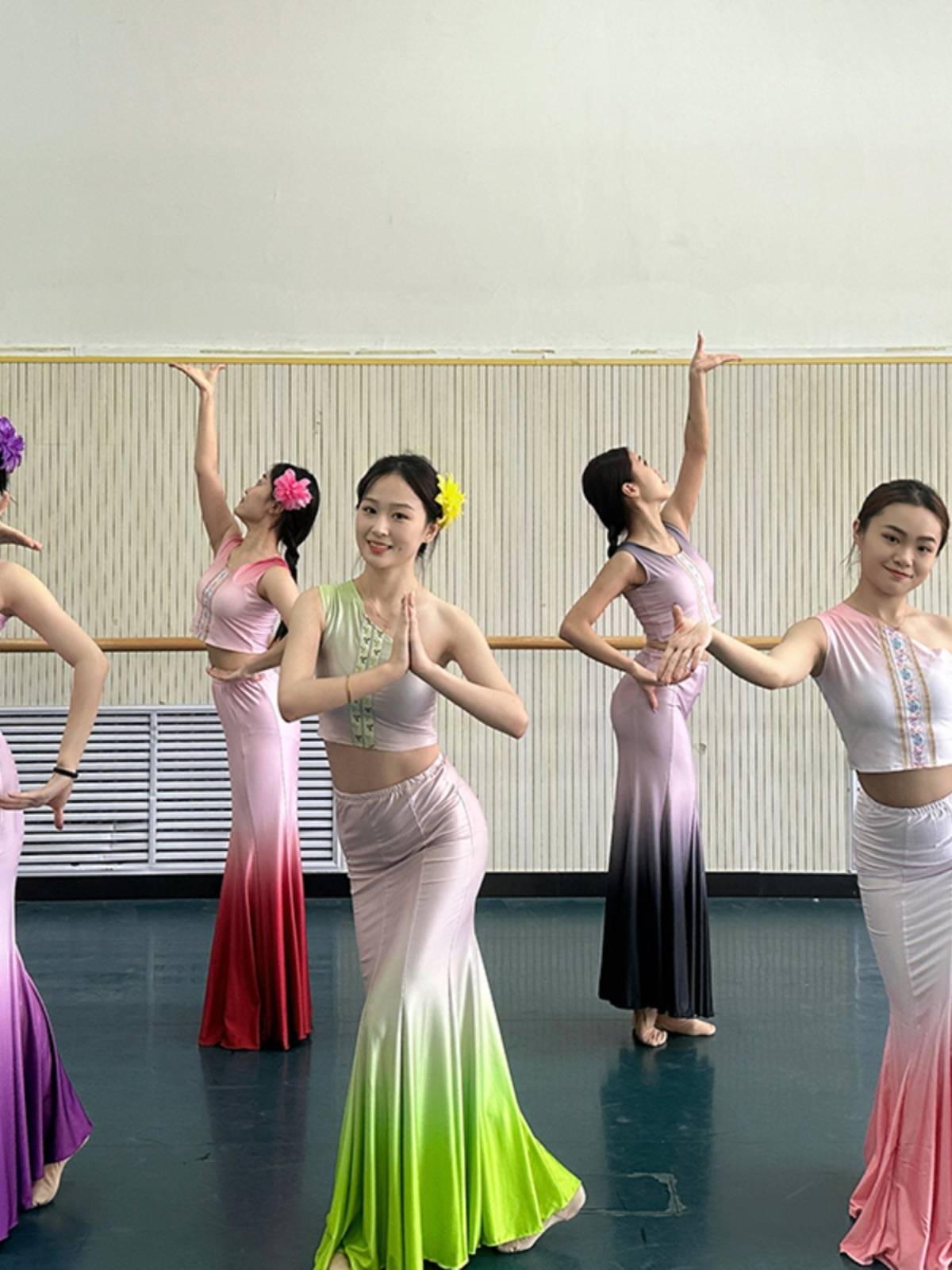 Dai dance performances practice skirt performance clothing female fishtail skirt skirt Dai nationality dance skirt peacock dance art test clothing