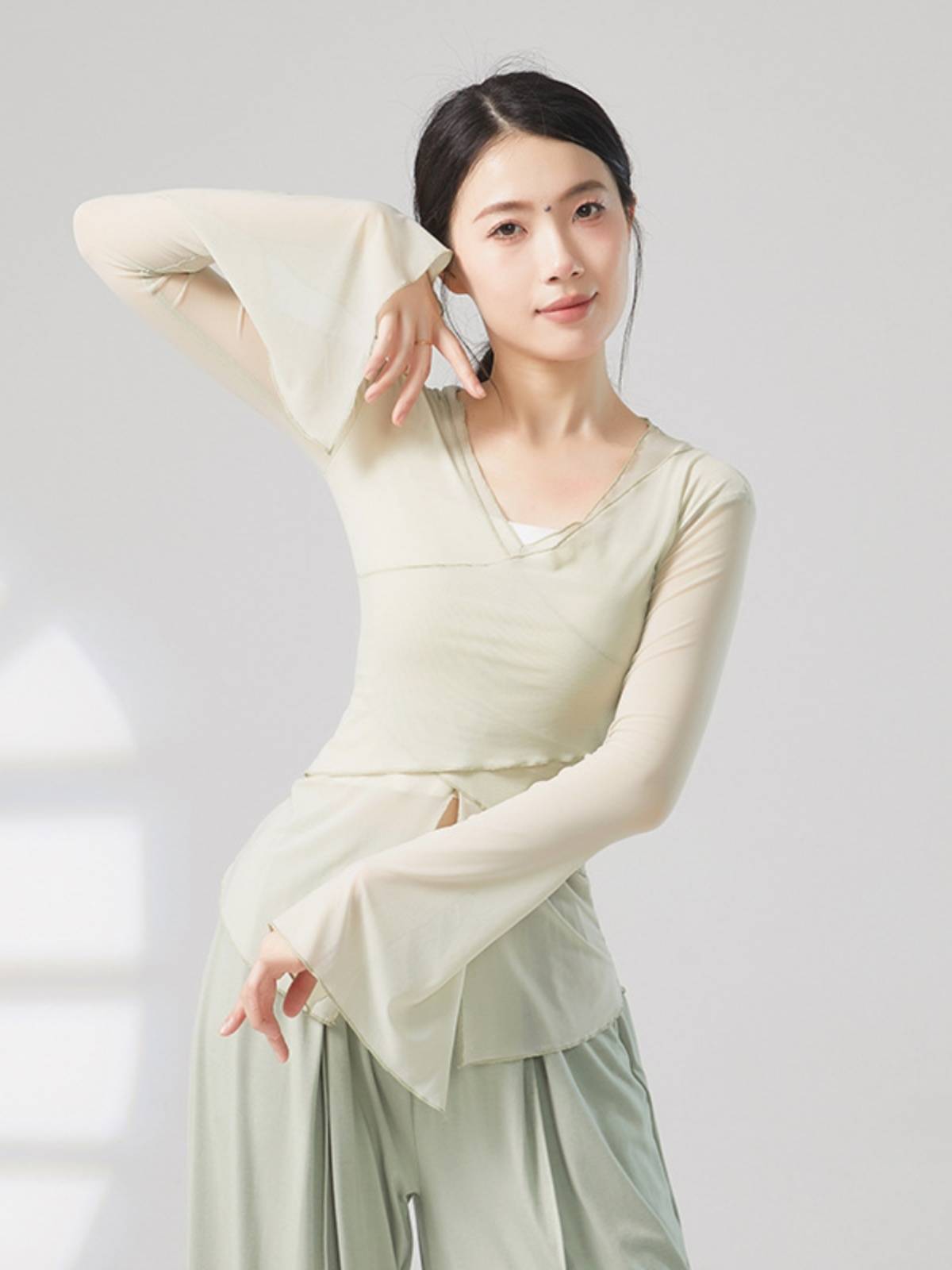 Classical dance dance clothing body rhyme yae Chinese national dance teacher practiced clothes shape clothing art test top