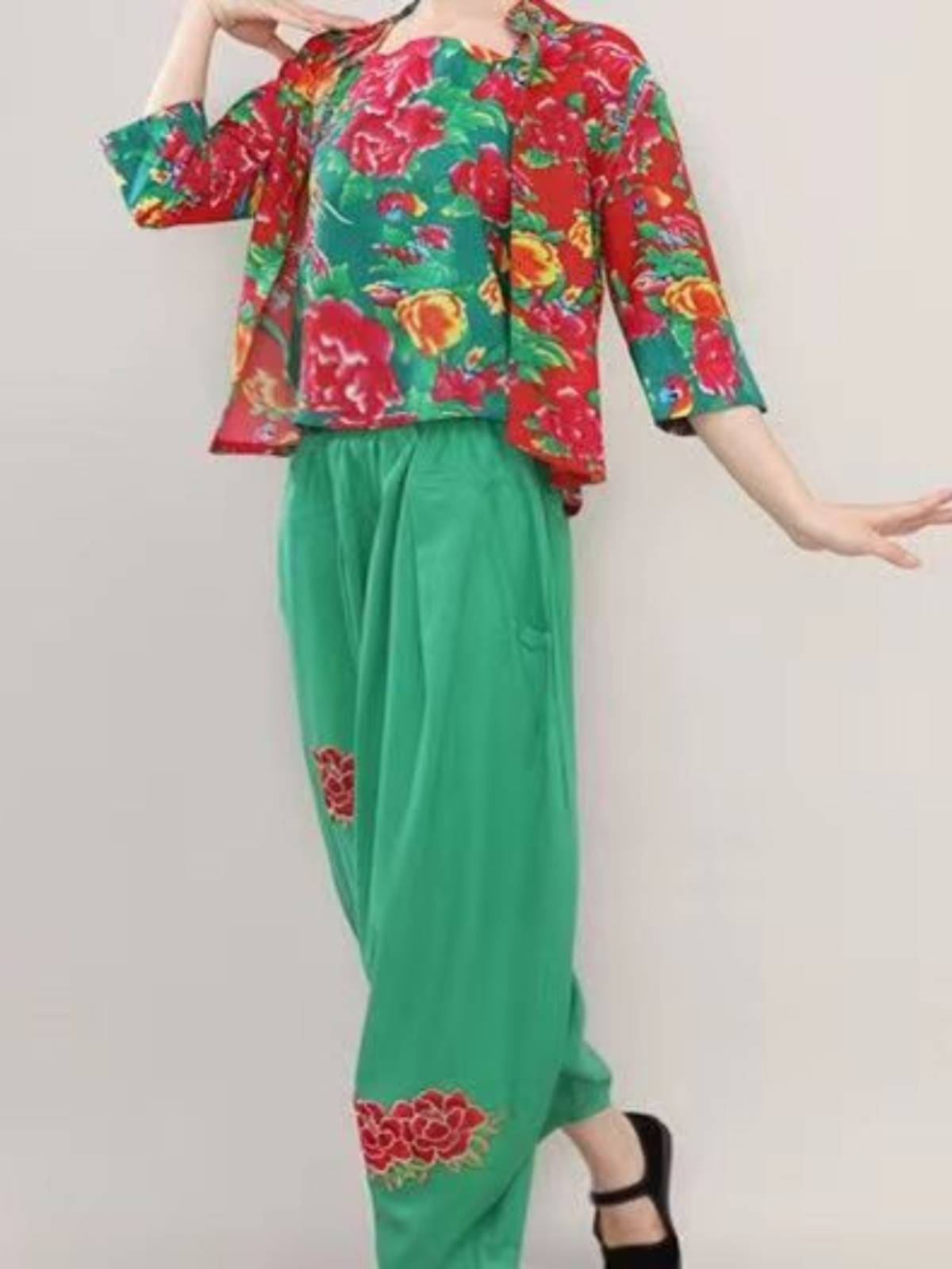 Cotton and linen drum dance dance clothing large size lantern pants national wind Yangge service square dance service personality shaking pants