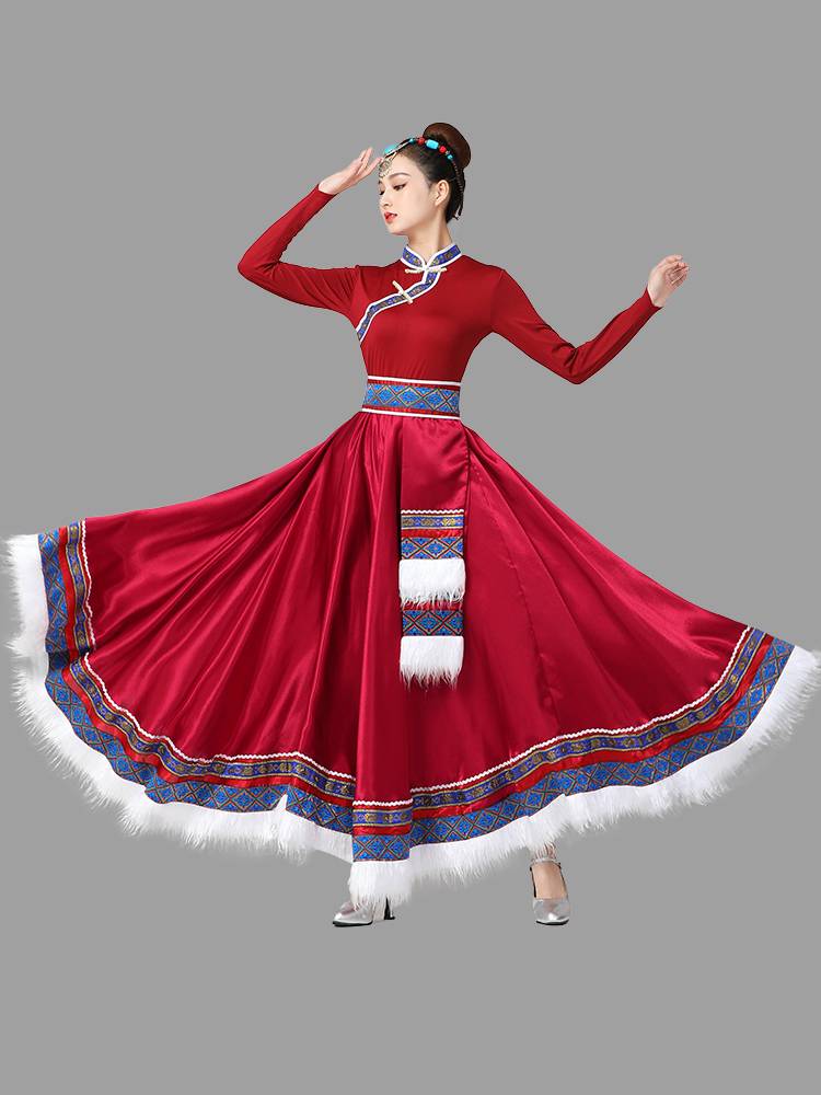 The Tibetan dance show, a half-dressed women's national style dress, and a plaza-showed dress