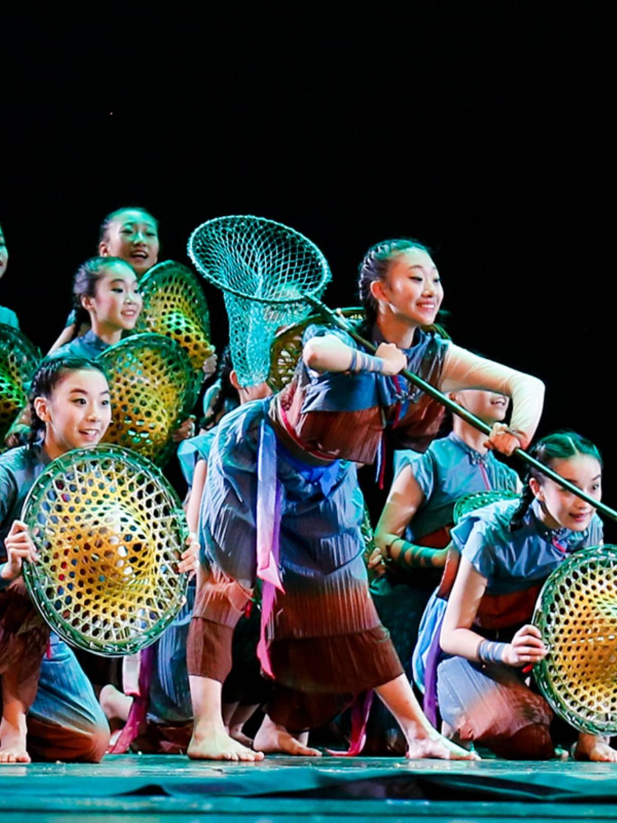 Xiaohe style Our field performances, farmers' dance sea girl dance performances, field Douju national dance