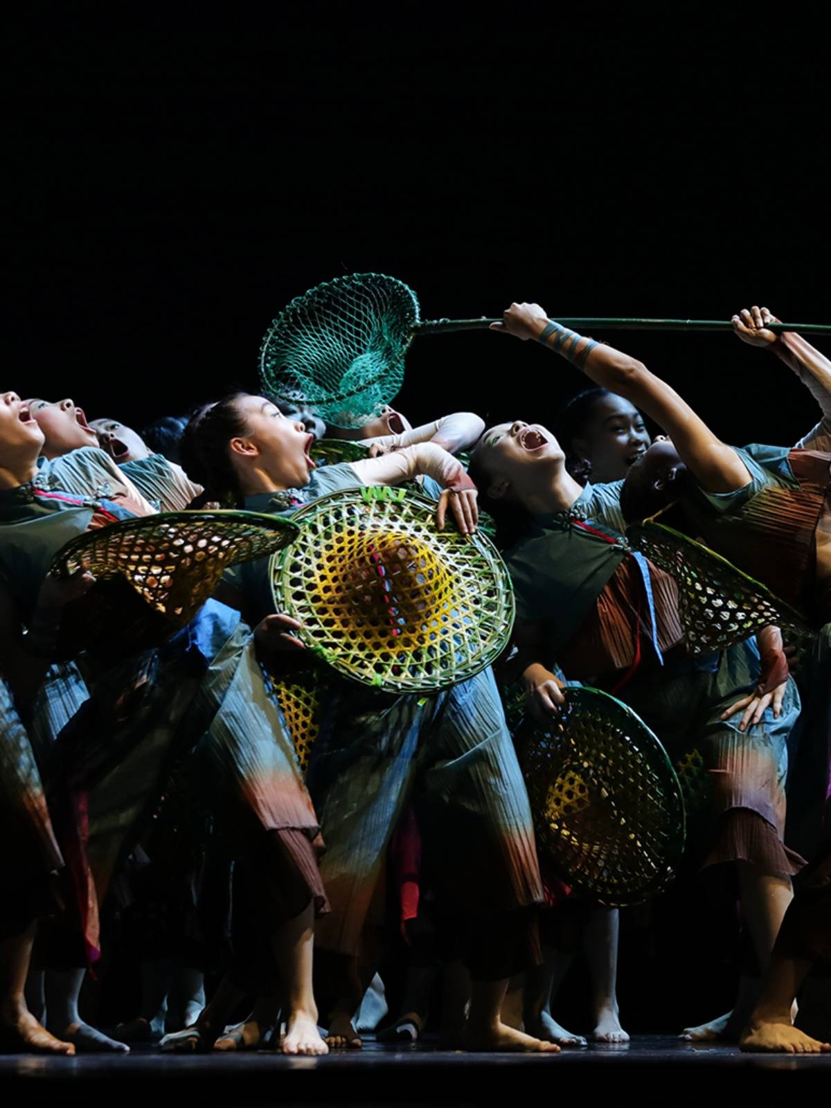 Xiaohe style Our field performances, farmers' dance sea girl dance performances, field Douju national dance