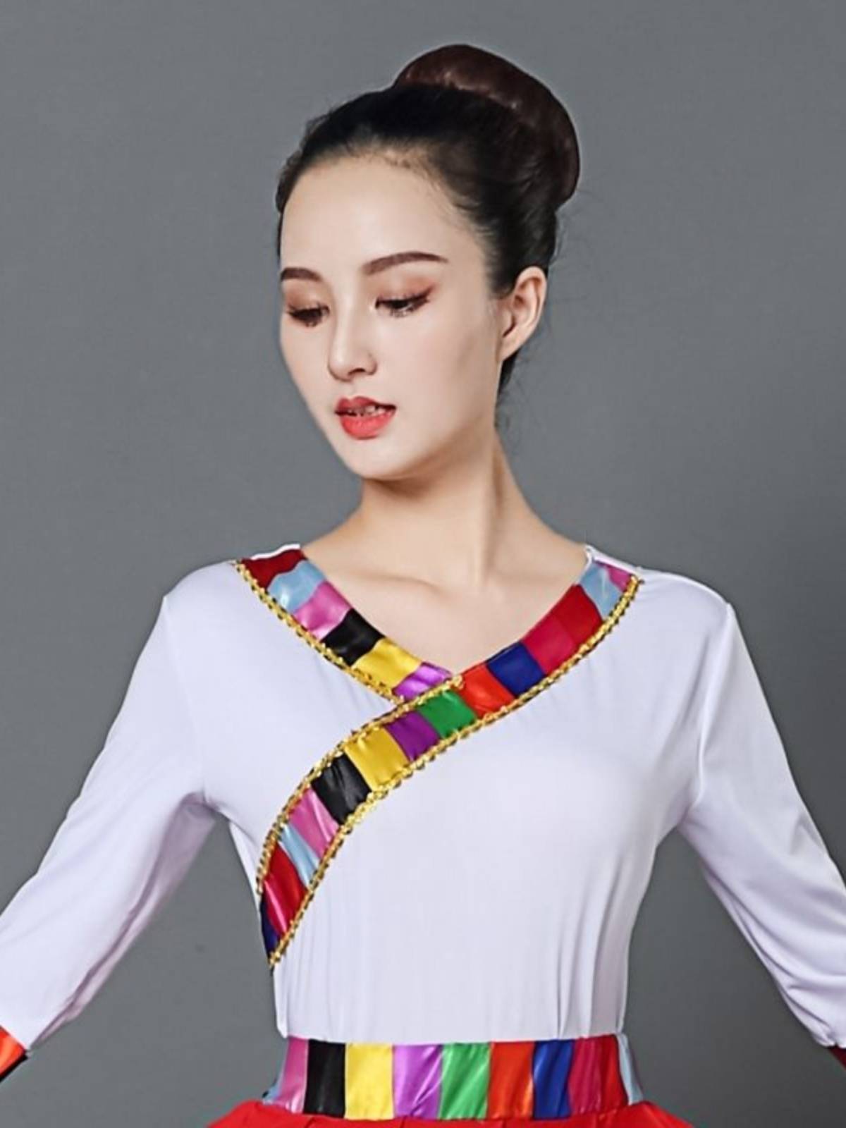 The Tibetan dance dress girl with the new Tibetan dance show
