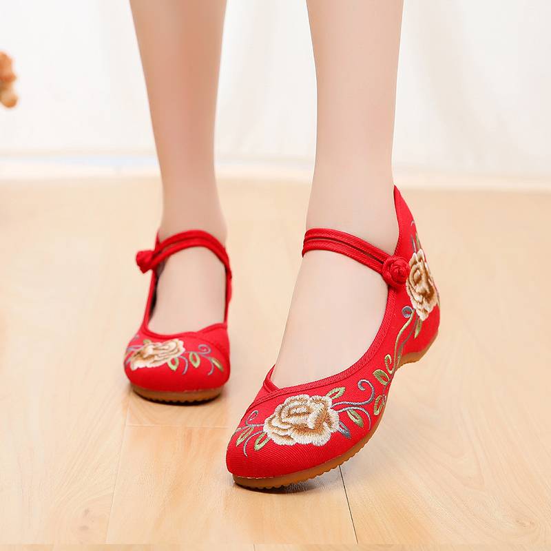 Plaza dance shoes female new embroidered old Beijing cloth shoes soft soles dance shoes ancient national wind Yangge red dance shoes