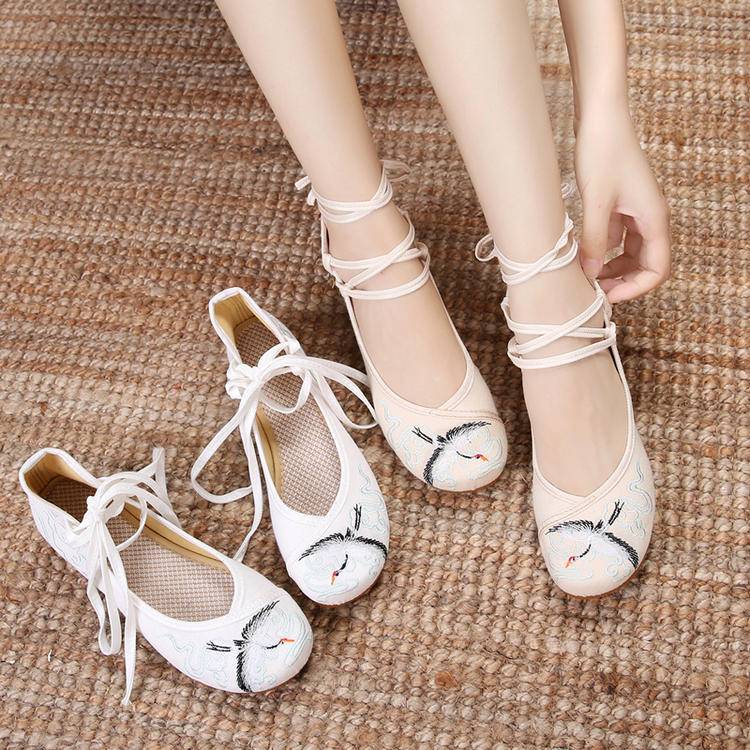 Adult embroidery shoes ethnic style girl cheongsam cheongsam costume Hanfu shoes children big middle children's natty band dance cloth shoes