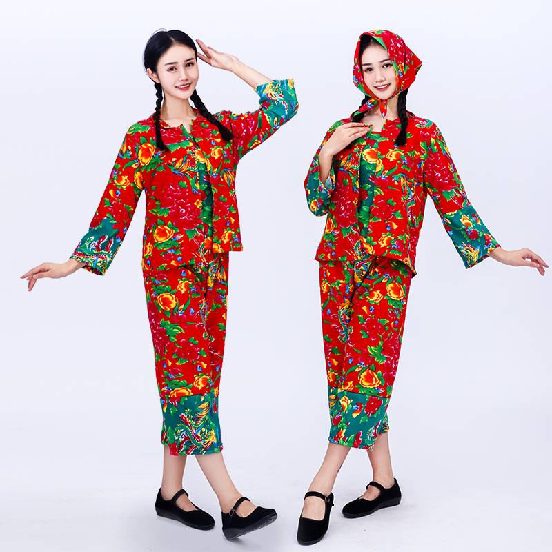 Two aunt in Dahua Bu Village, Northeast China switched to a funny sister Plaza Dance Yangge Farmers Set