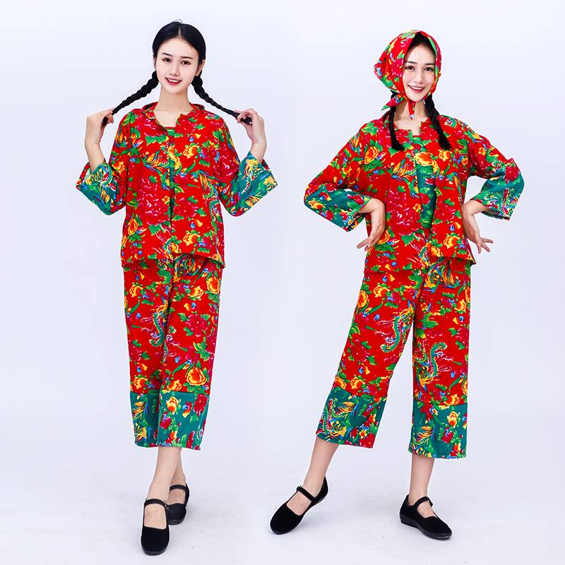Two aunt in Dahua Bu Village, Northeast China switched to a funny sister Plaza Dance Yangge Farmers Set