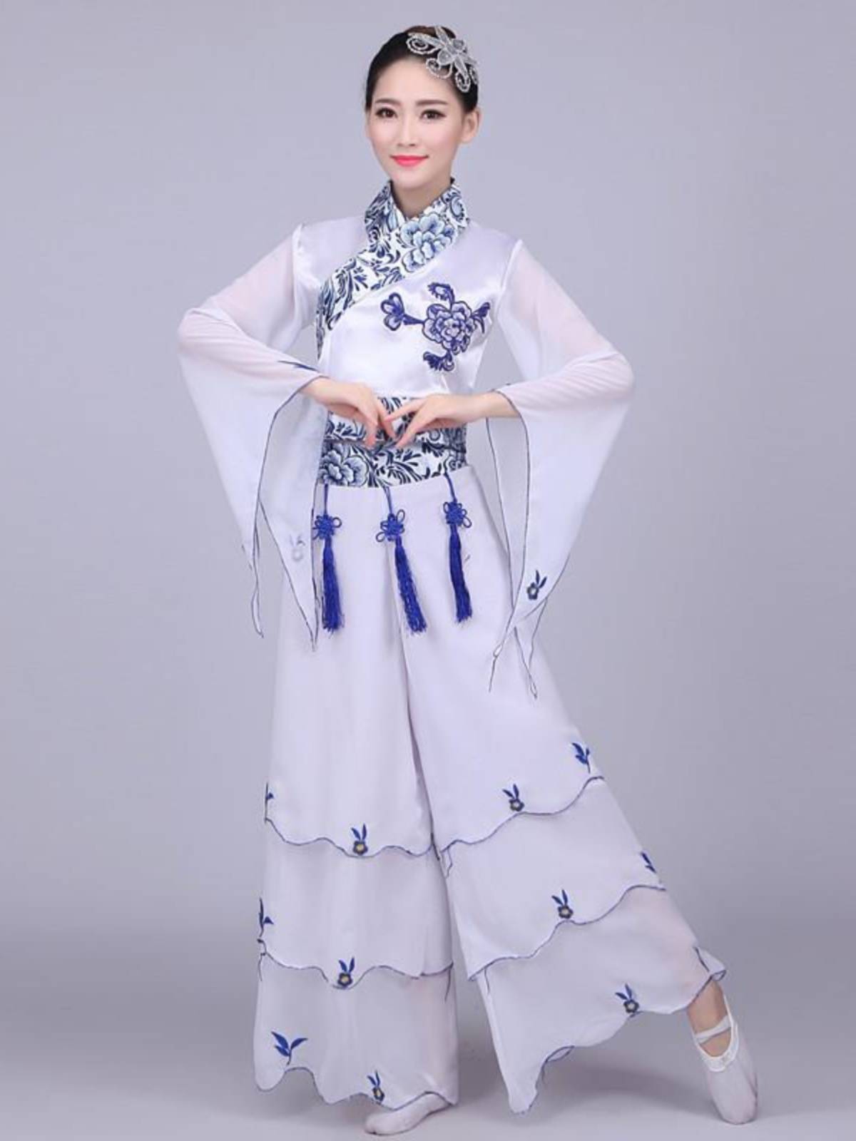 2023 new blue and white porcelain classical ethnic dance performances show yangko clothing fan dancer rental girl rental
