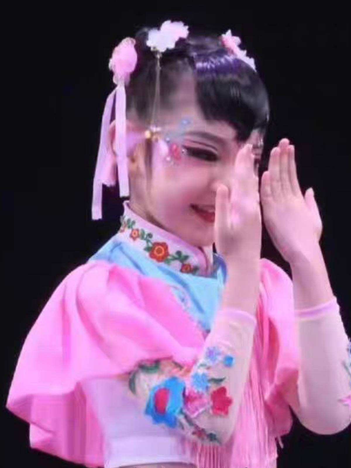 Qiao Shi Fan Dance Services Liuyi Qiao Qiao Boudoir Classical Dance Performance Fan Dance Watch Dance National Dance Clothing