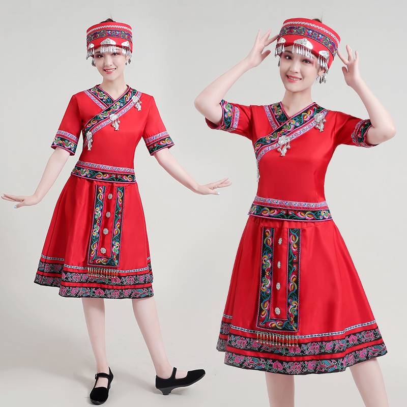 New Miao people performed the Tujia Yi Zhuang clothes, minority clothing, adult women's long dance clothing
