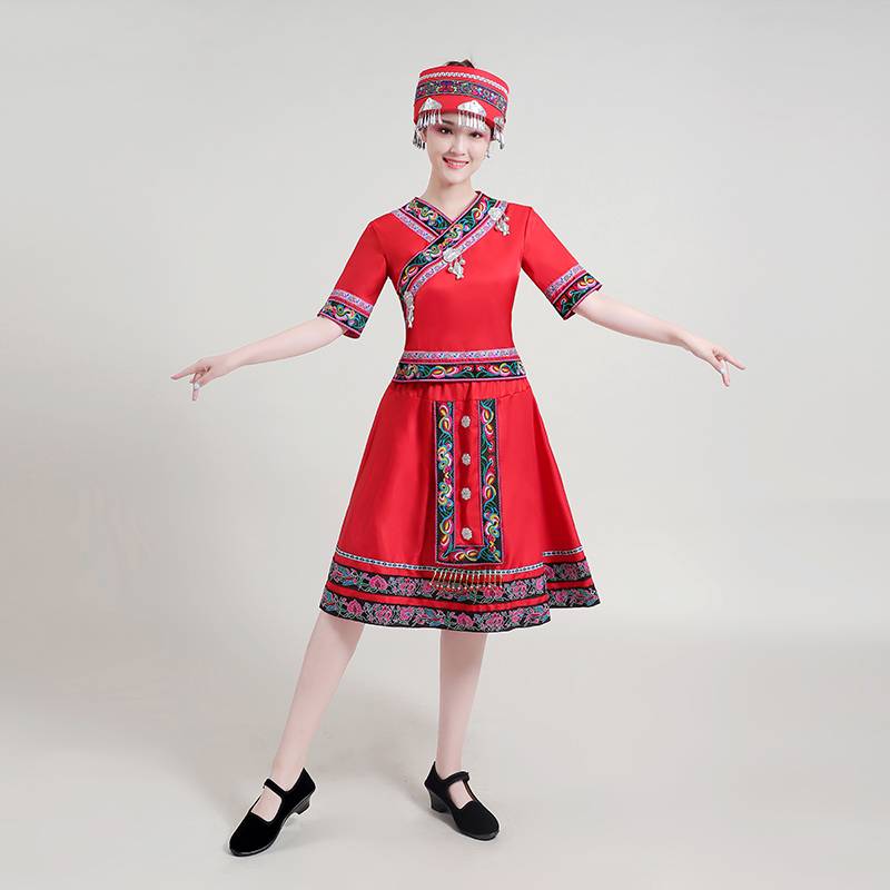 New Miao people performed the Tujia Yi Zhuang clothes, minority clothing, adult women's long dance clothing