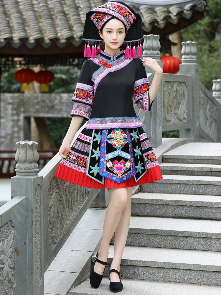 Zhuang clothing female bride adult model March San Yunnan minority performance dance skirt set Miao clothing