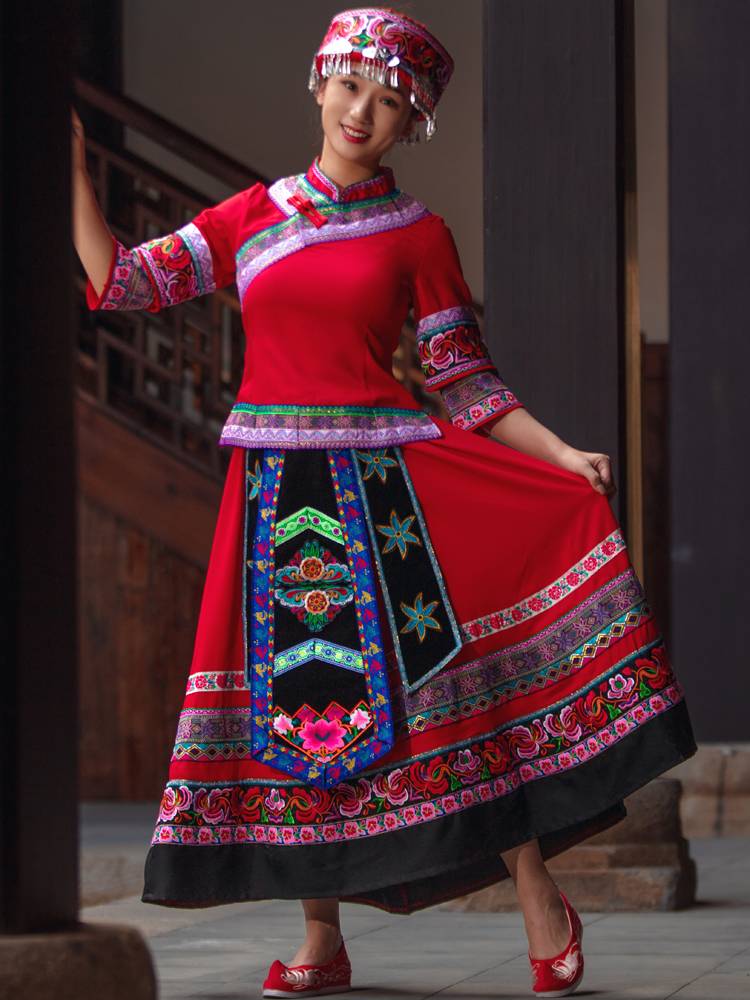 Zhuang clothing female bride adult model March San Yunnan minority performance dance skirt set Miao clothing
