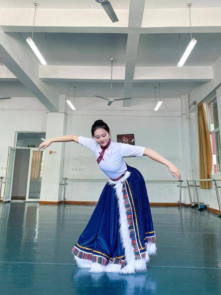 New ethnic minority dance performance clothing Tibetan Tibetan second Renlaso hat female head jewelry training training skills