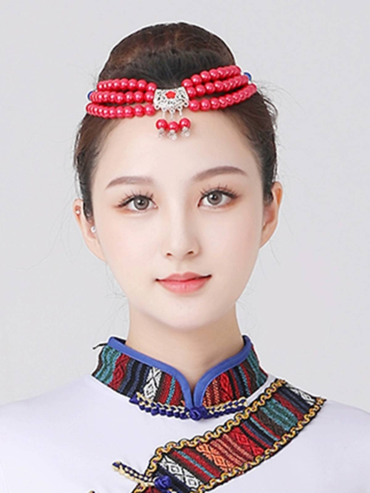 Mongol heads and a new collection of ethnic-minority dancers performing hand-chorus dance costumes