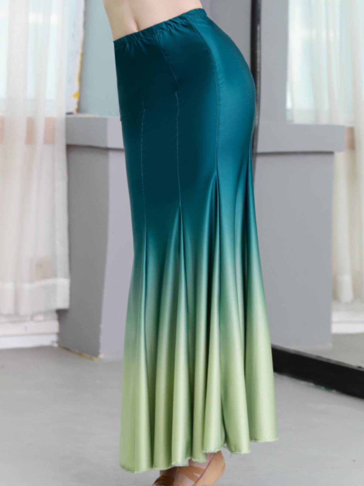 Dai dance service adult feminine slim fishtail skirt Gradient national peacock dance performance service performance service