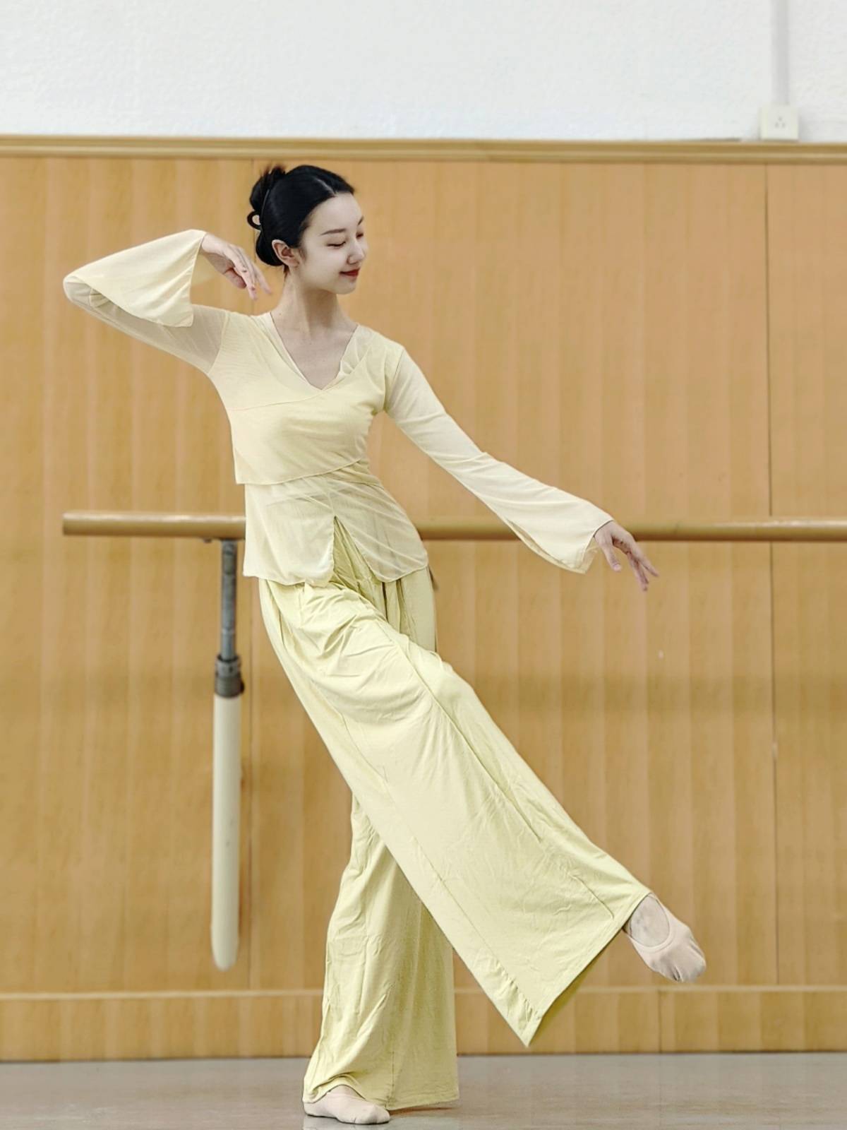 Classical dance yarn Chinese dance clothing body rhyme clothes show thin dance shirt female national dance exercise uniform