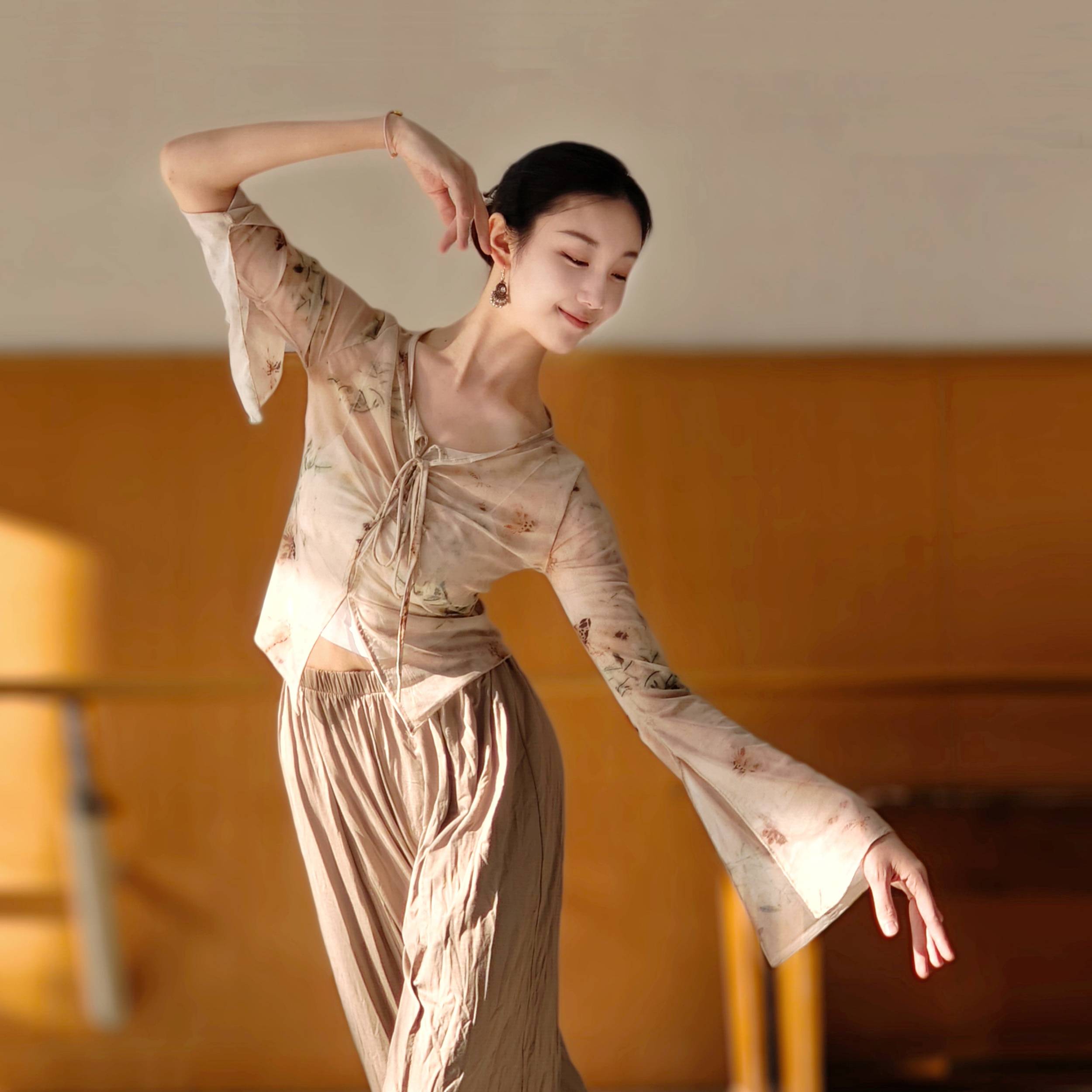 Classical dance clothing body rhyme gauze jacket Chinese dance nation dance clothing body top performance service national style practice