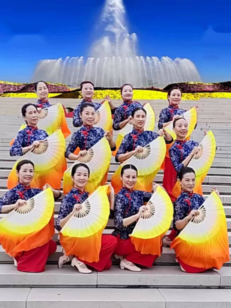 Hua and Shadow New Dance Beautiful China Square Plaza Performance Service Middle -aged Fan Dance National Yangge Performance Service