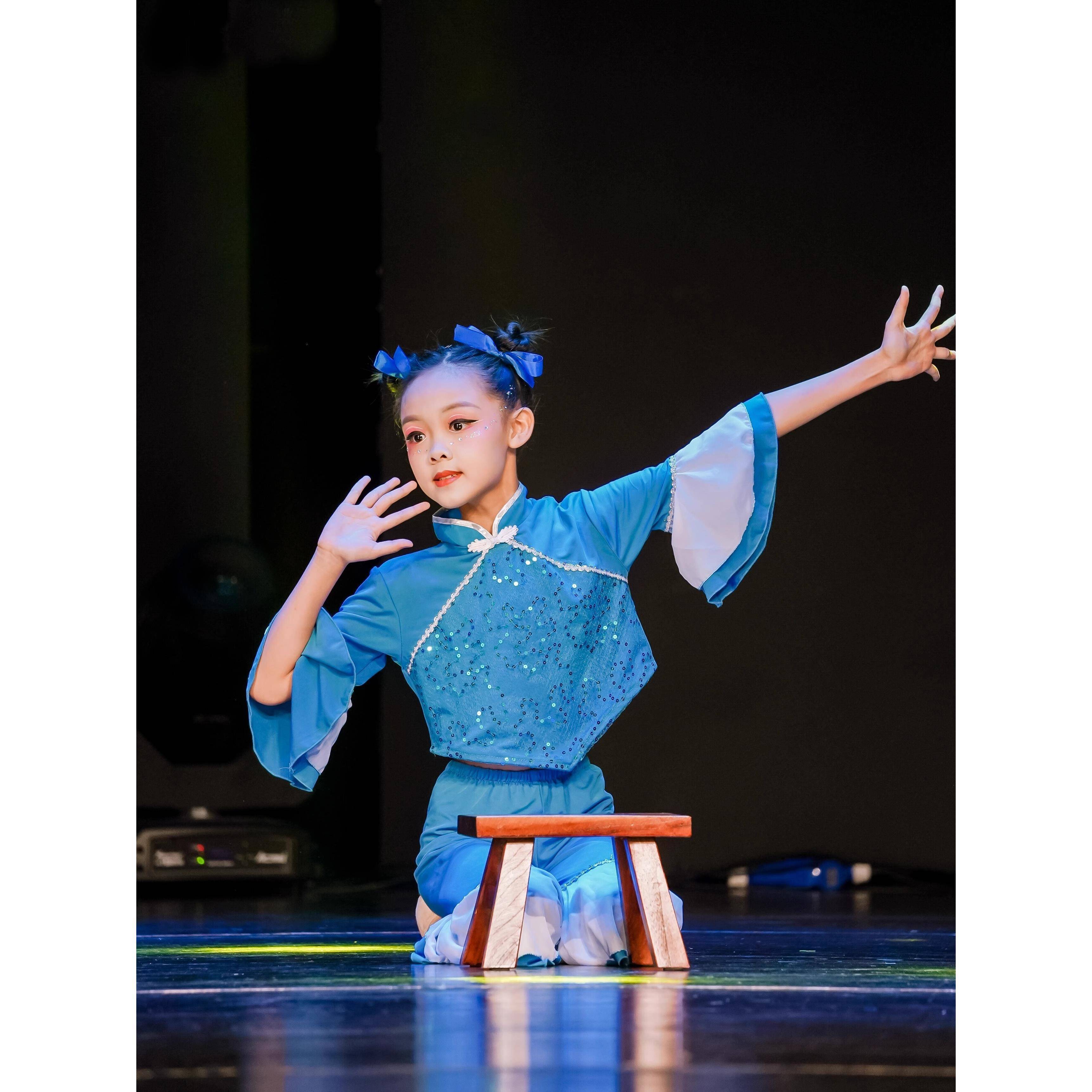 Liuyi Classical Dance Horse Dudu Riding Performance Fun National Dance Good Dance Clothing Tong Yi Dao Tao Tao Stool Bench