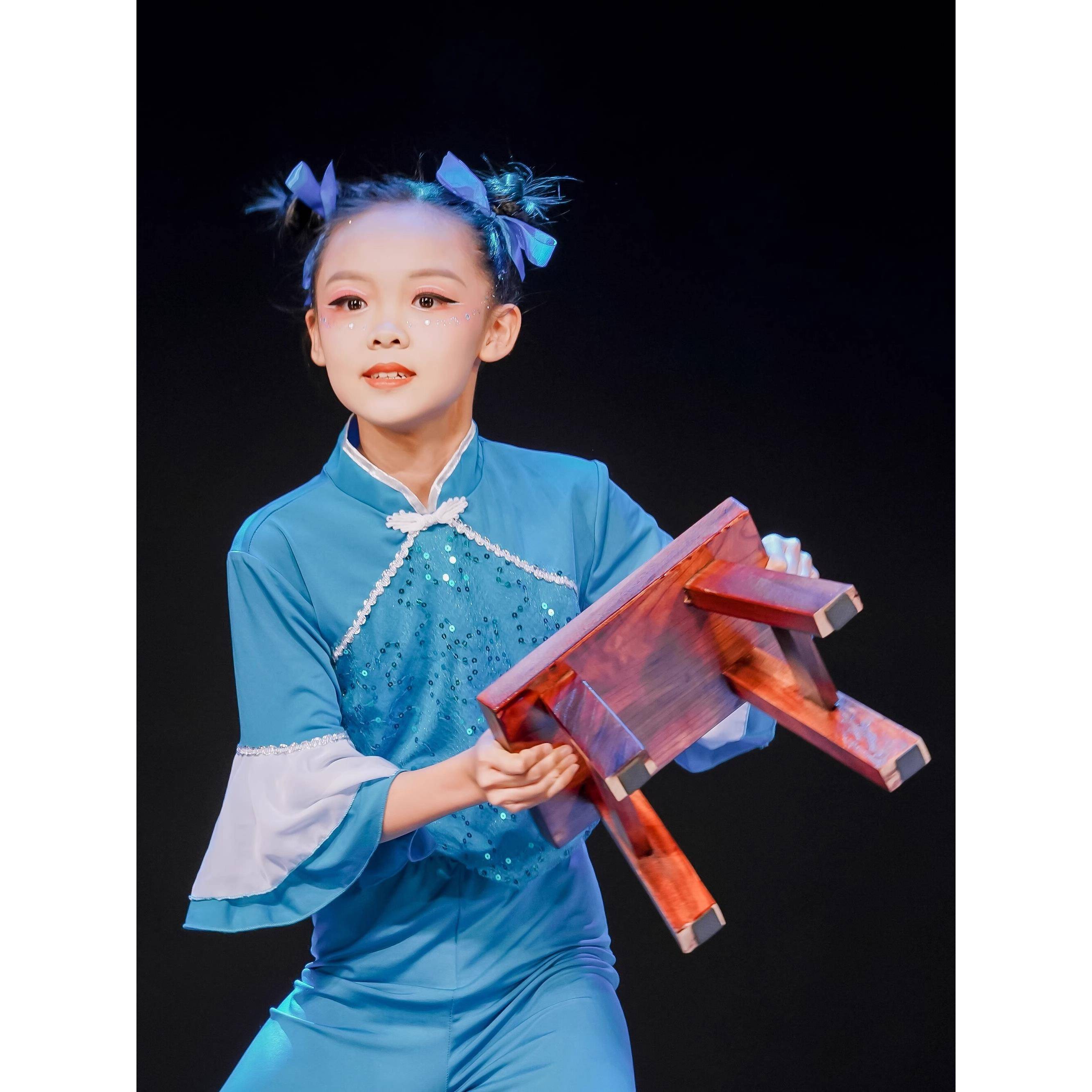 Liuyi Classical Dance Horse Dudu Riding Performance Fun National Dance Good Dance Clothing Tong Yi Dao Tao Tao Stool Bench