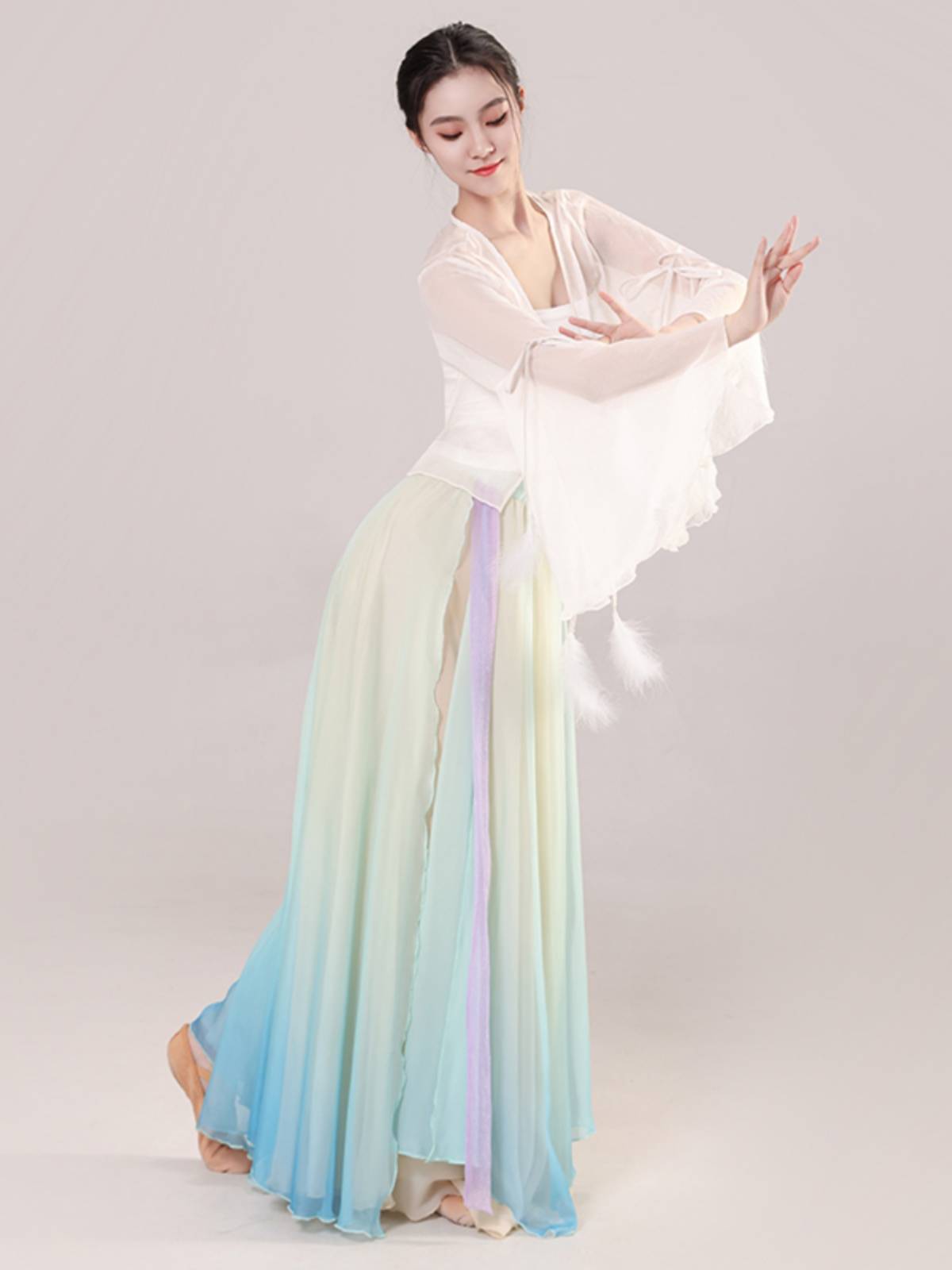 Classical dance clothing new lace -up feathers shirt, elegant gauze, practice service Chinese dance nation performance clothing