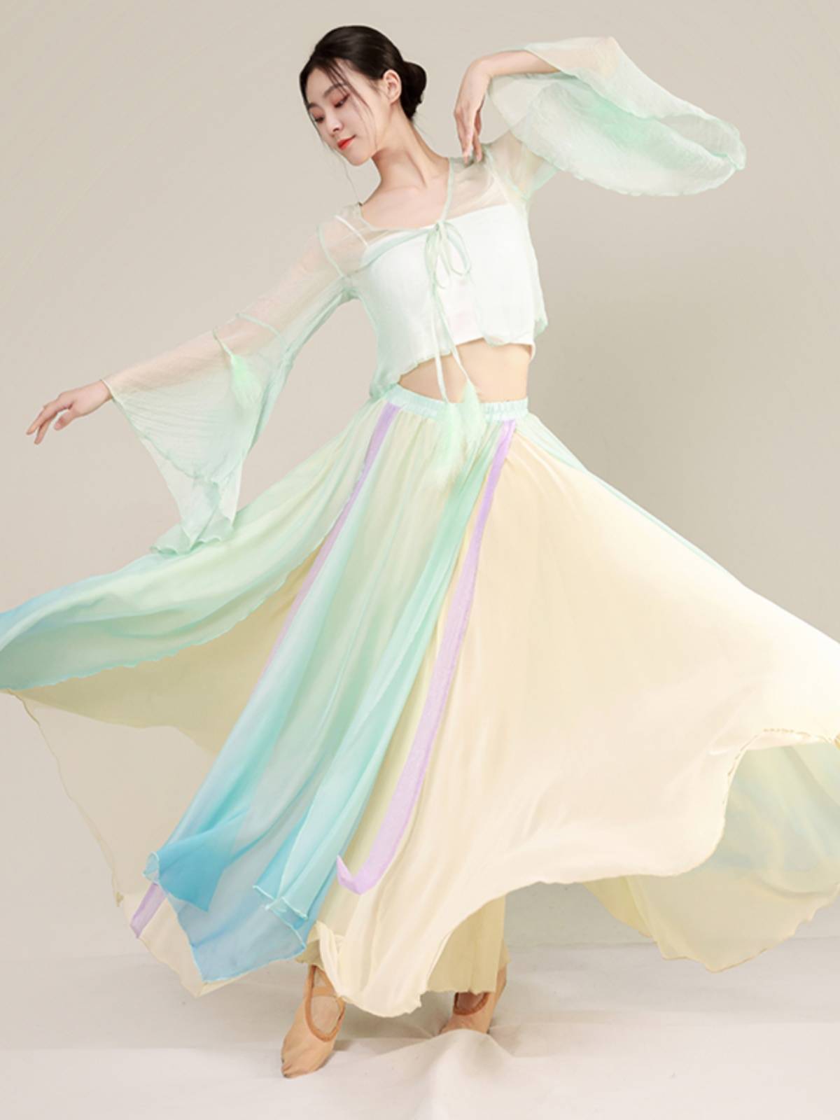 Classical dance clothing new lace -up feathers shirt, elegant gauze, practice service Chinese dance nation performance clothing