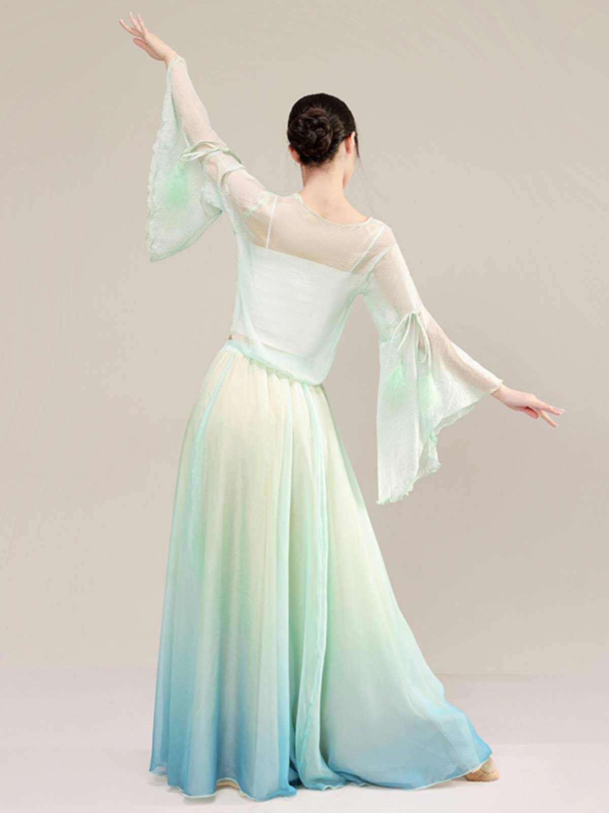Classical dance clothing new lace -up feathers shirt, elegant gauze, practice service Chinese dance nation performance clothing