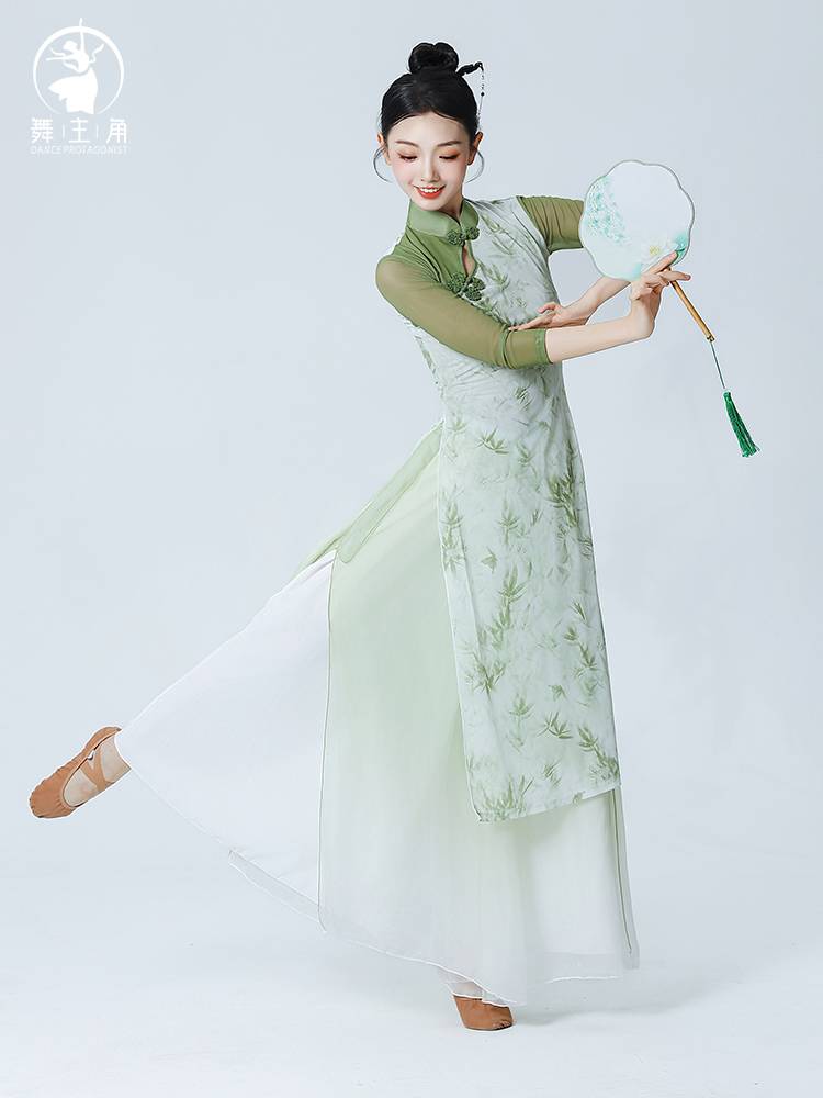 Dance protagonist Classical dance green cheongsam dance service female elegant fairy Chinese style etiquette body cheongsam dancing dedicated