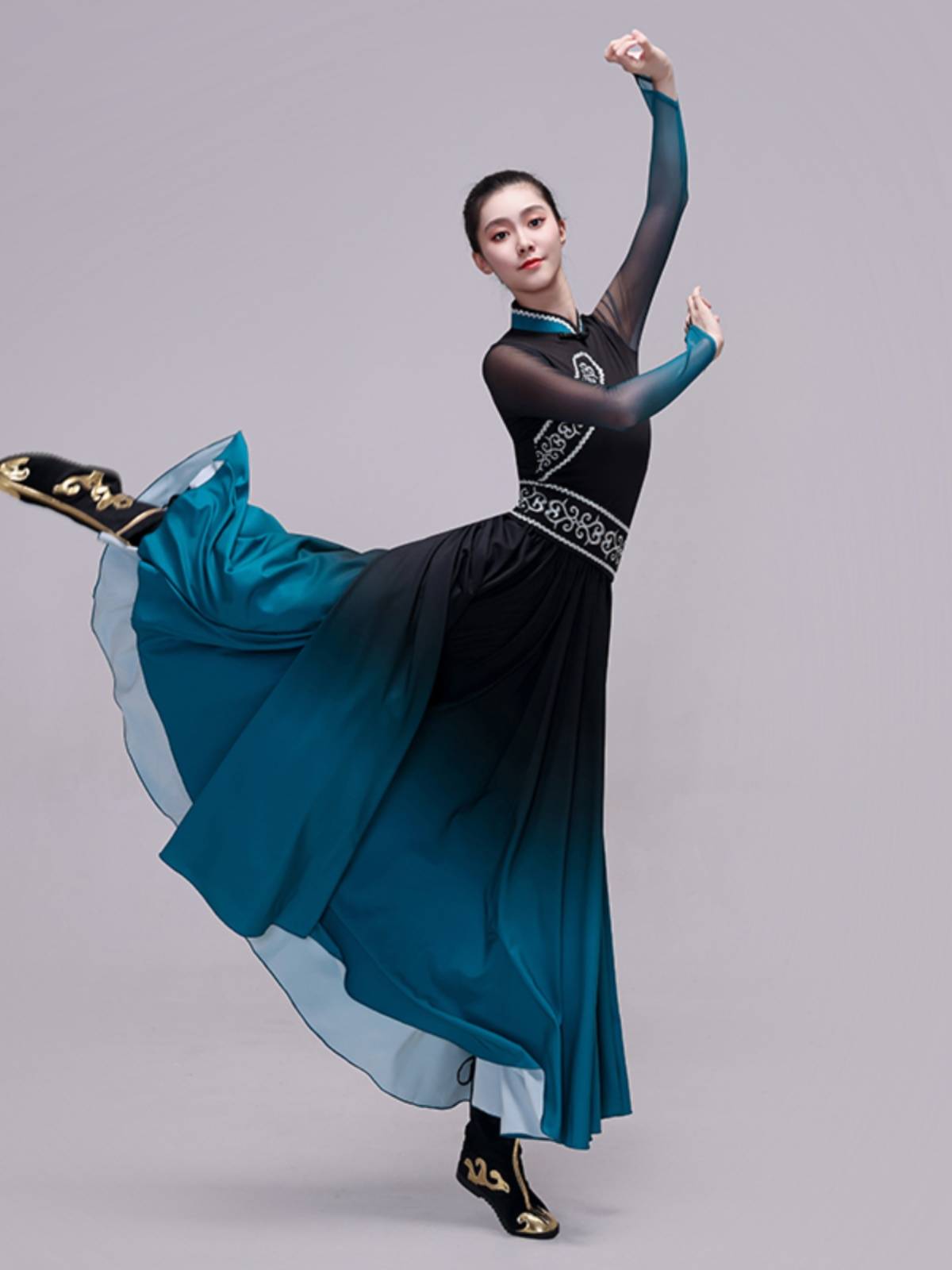 Mongol dance dress performances, semi-dressed Hani minority square dances