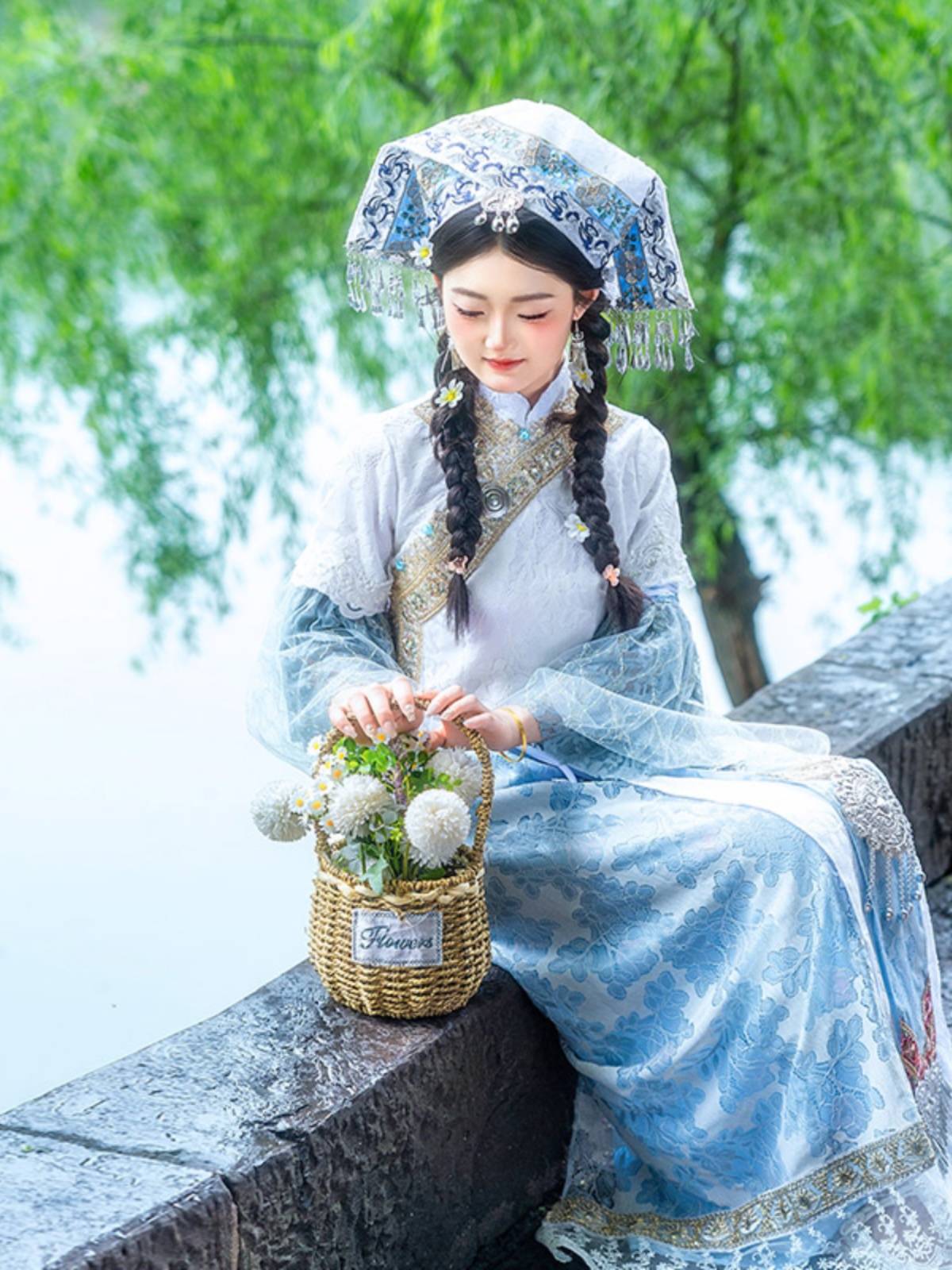 Zhuang clothing female ethnic minority dance travel adult clothing Guangxi ancient city photo art clothing set