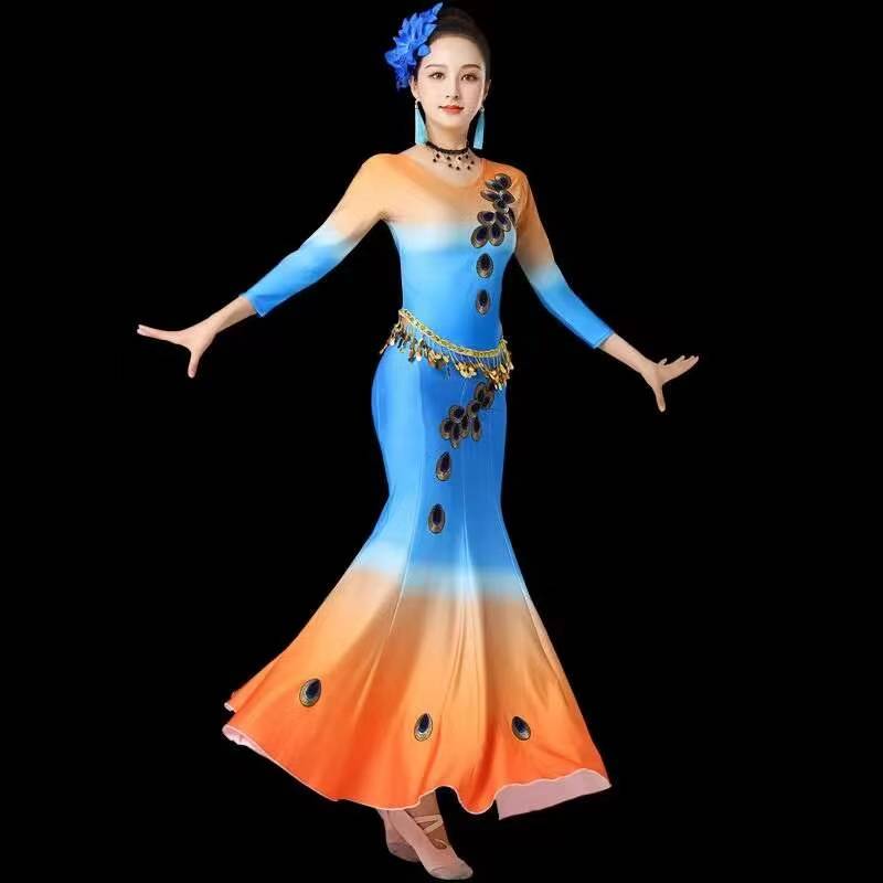 The new Dai dance service minority gourd filament performance service peacock dance performance service long -sleeved sequin adult girl