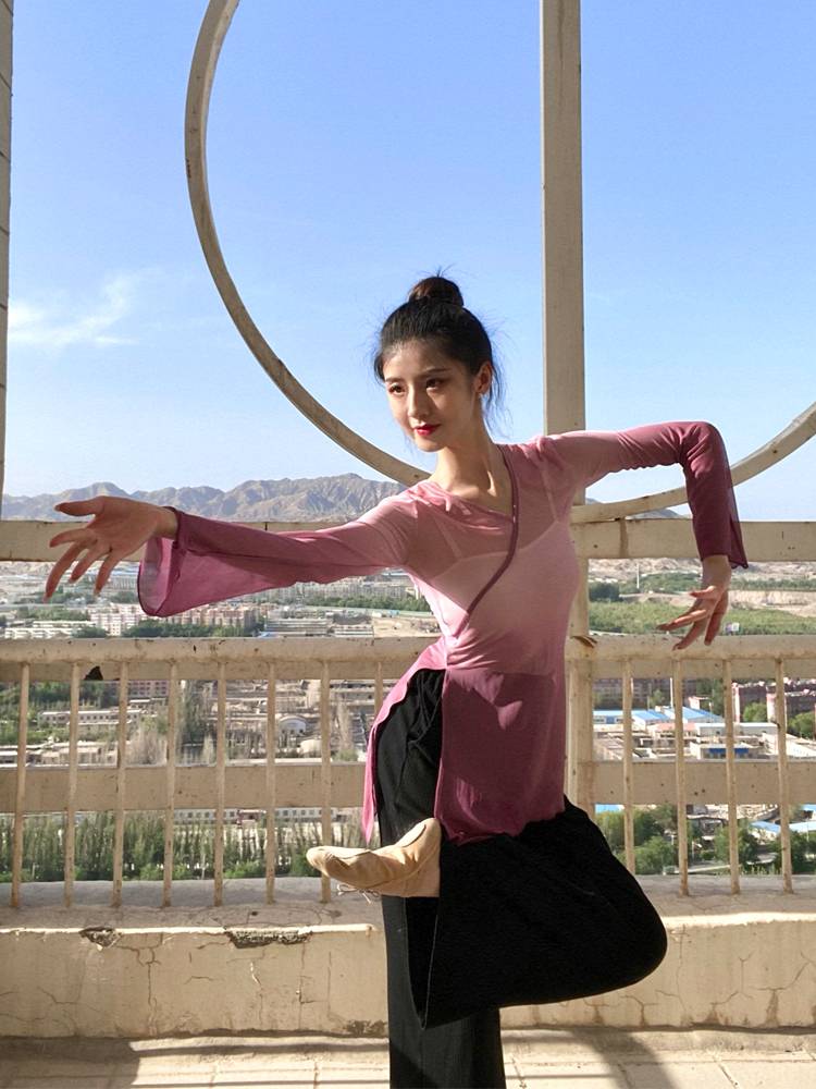 Classical dance body rhyme gatria clothing art test dance dance female elegant and ancient style practitioners perform national dance top