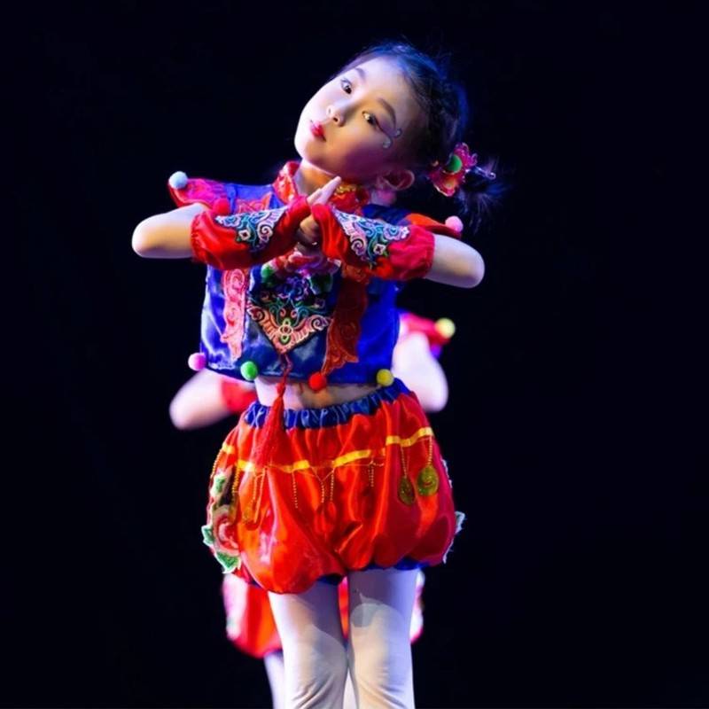 New Year's Day Festive Performance Service Kindergarten Chinese Little Dream Dance Yangge Dance Ethnic Wind Lantern Pants