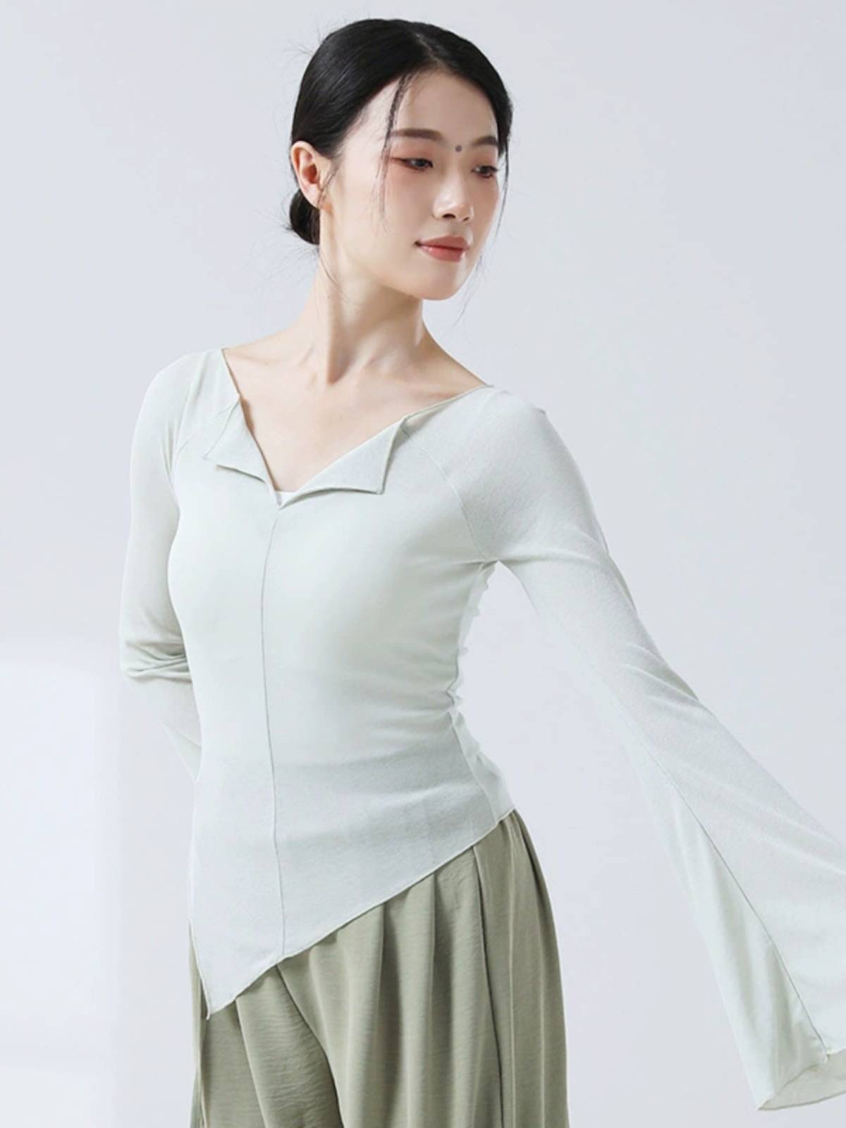 Modern Dance Foundation Sports Sports Performance Fluton Sleeve Chinese National Style Charm Classical Dance Day Frequent Federation Female Women