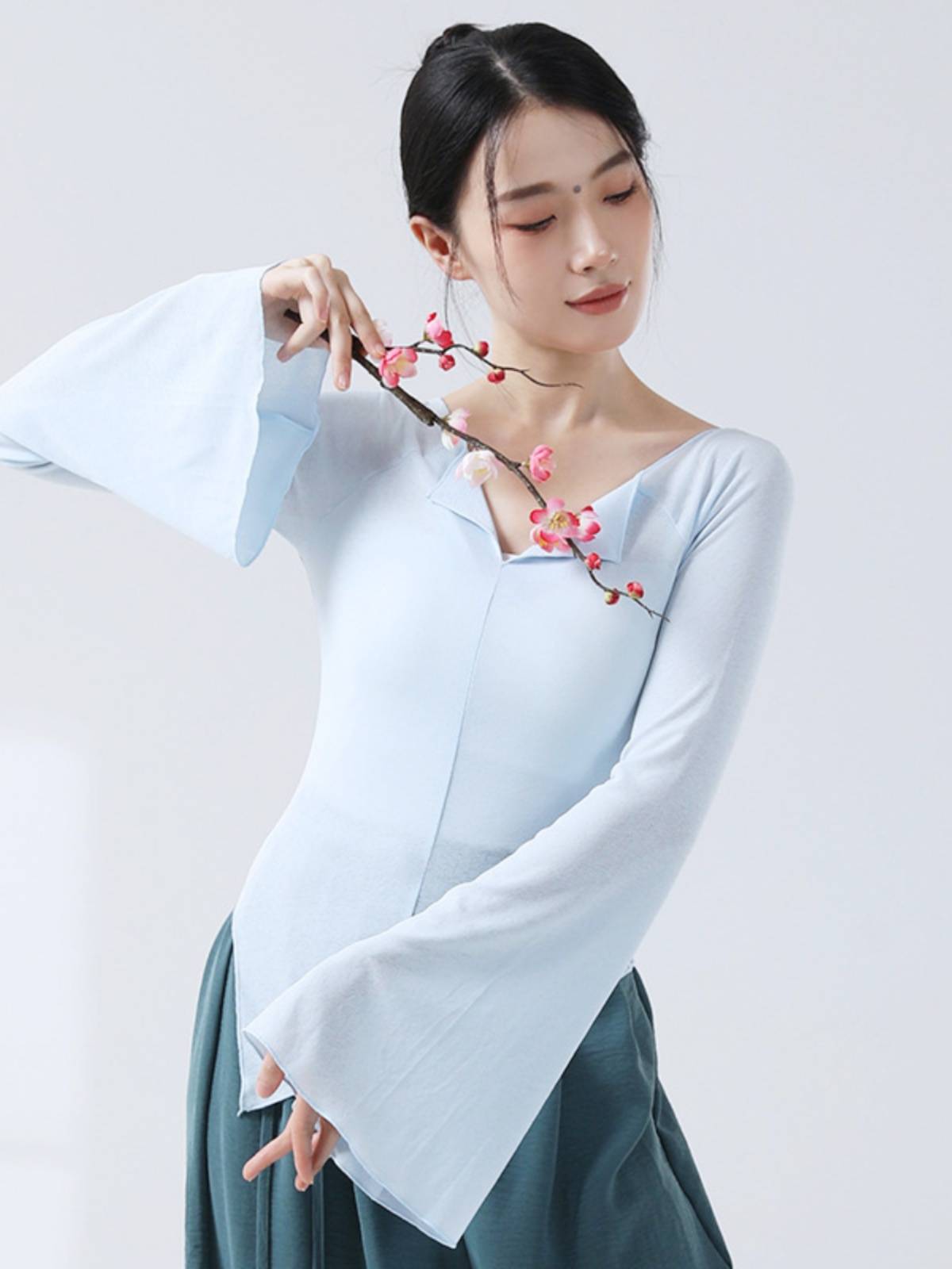 Modern Dance Foundation Sports Sports Performance Fluton Sleeve Chinese National Style Charm Classical Dance Day Frequent Federation Female Women