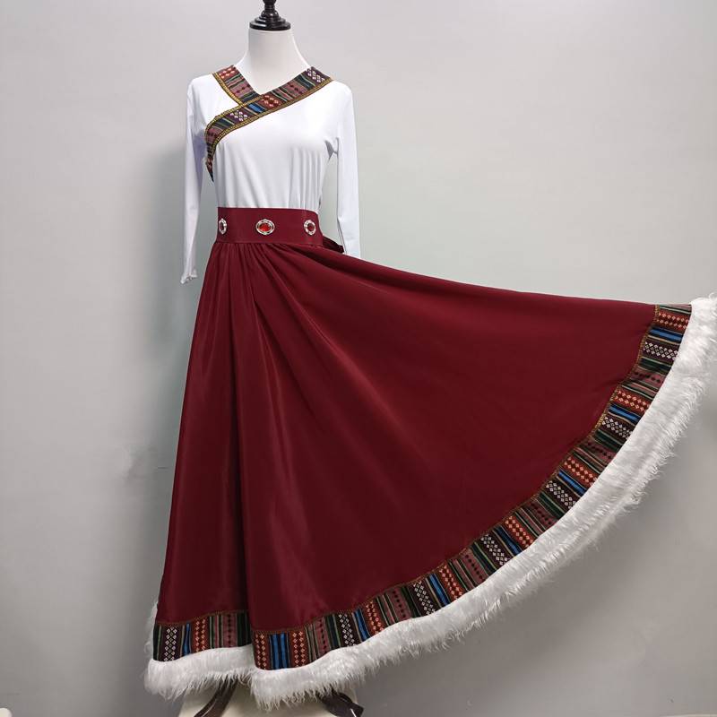 The Tibetan dance dress practiced a long skirt and a high-skirt choreographer
