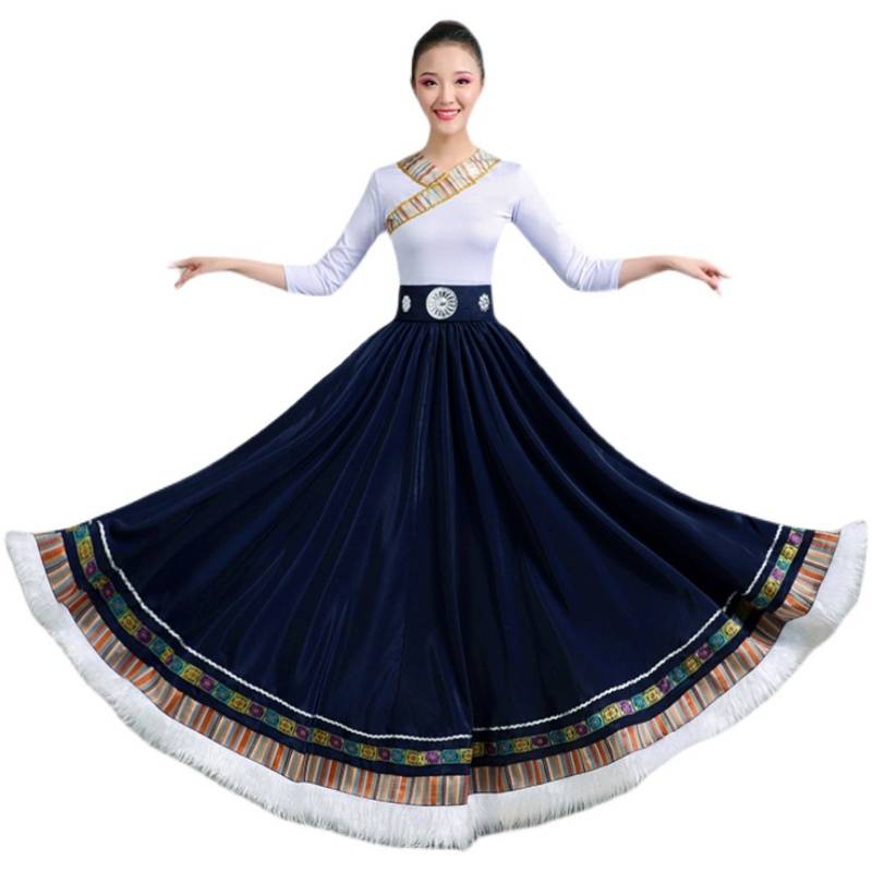 The Tibetan dance dress practiced a long skirt and a high-skirt choreographer