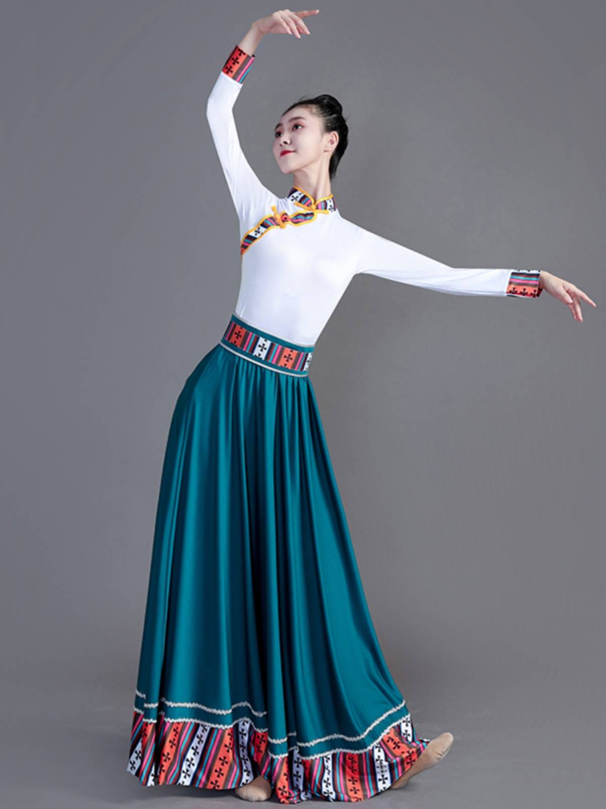 Tibetan dressgirl new choreographer national choreographer 2023 new Tibetan dance costume