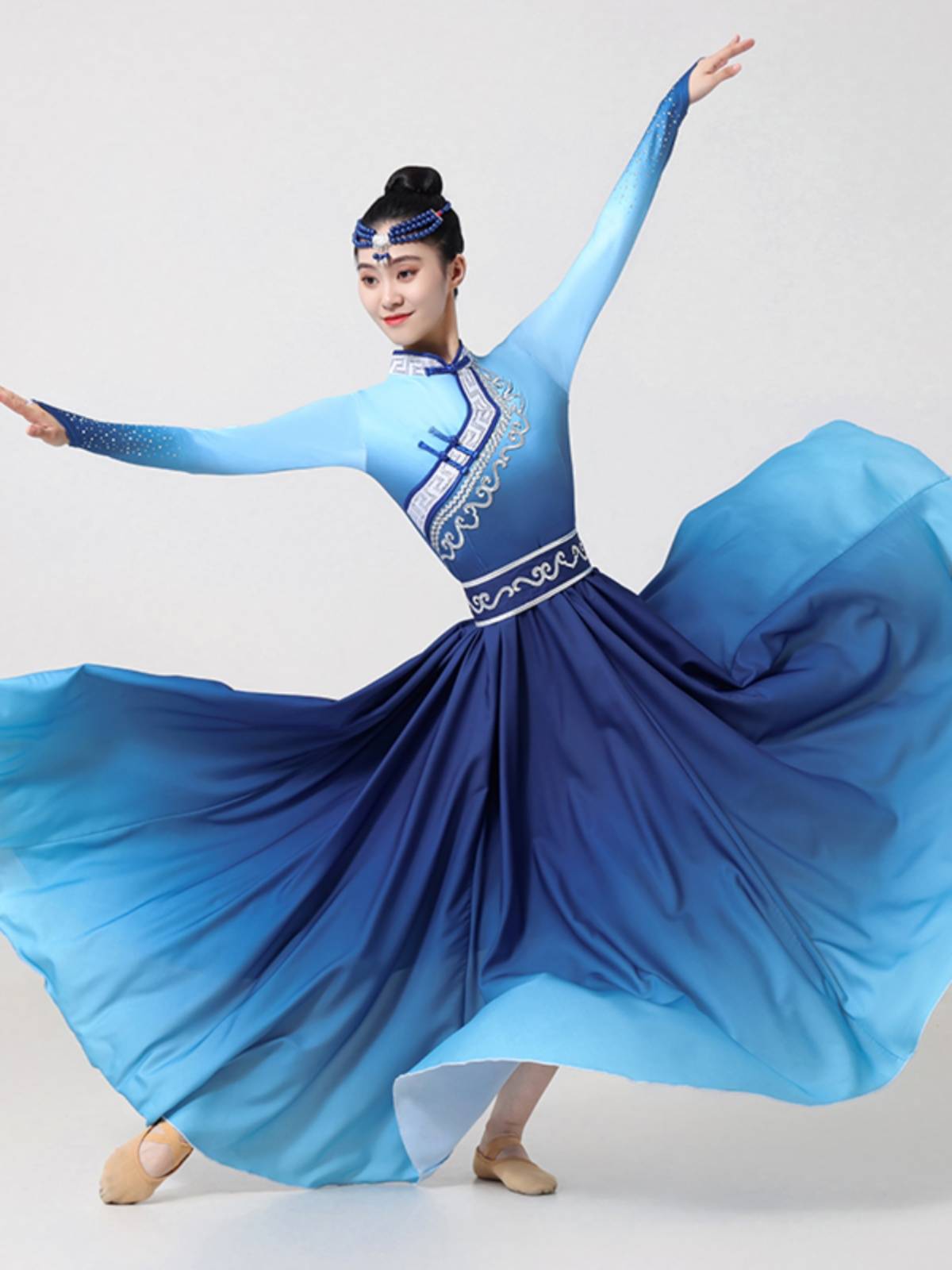 Mongol dance dress, new money for the new Mongol dance dress