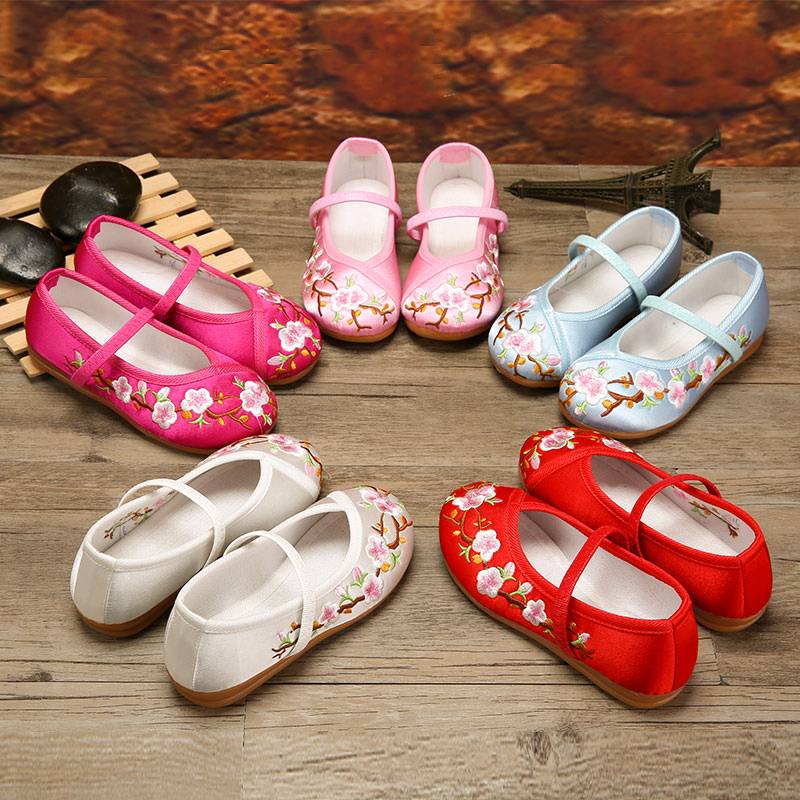 Old Beijing children's cloth shoes new girl embroidered flower shoes casual with cheongsam dance princess costume national style