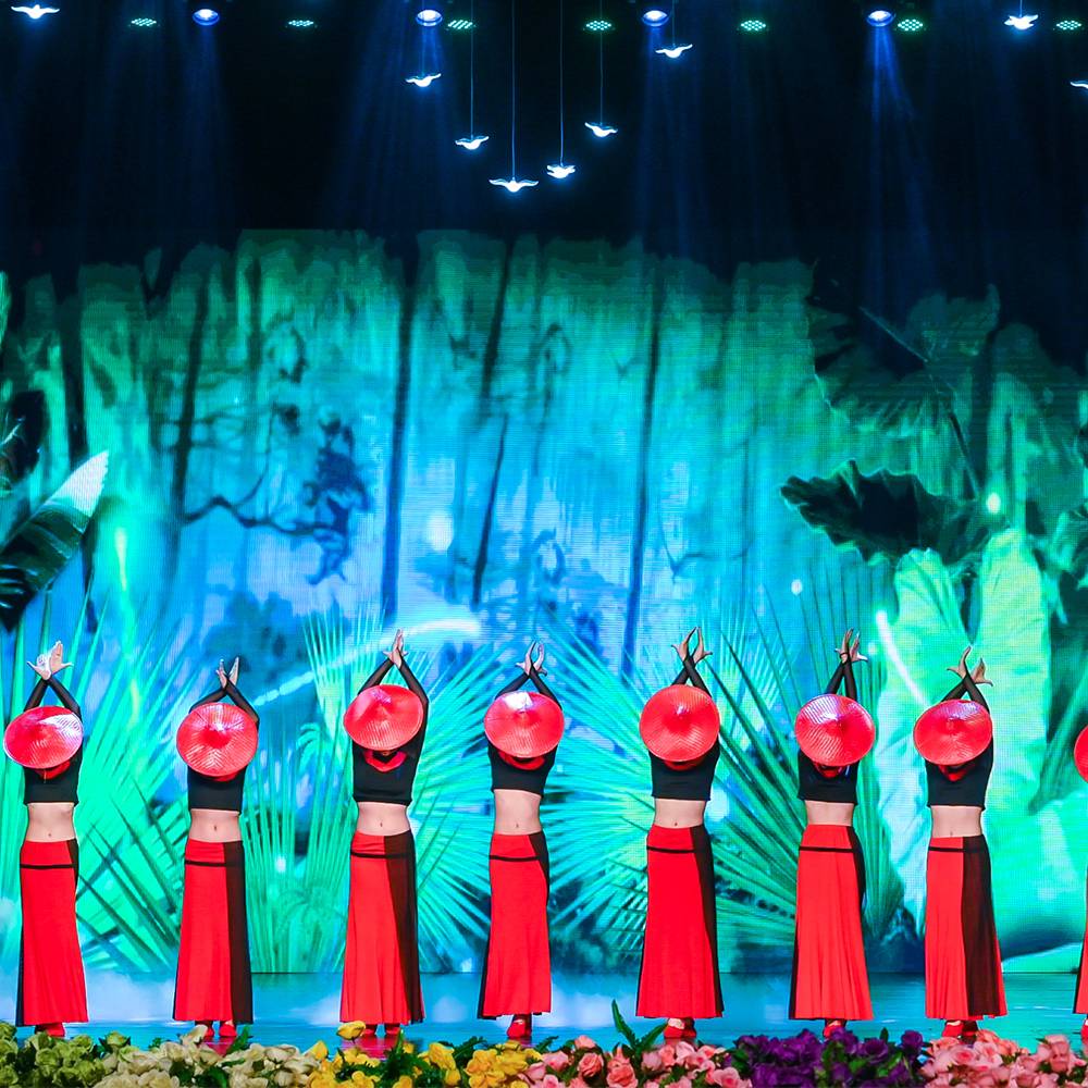 The new Dai dance service Chinese style stage performance service, mountain spirit dance women group dance national slim fishtail skirt