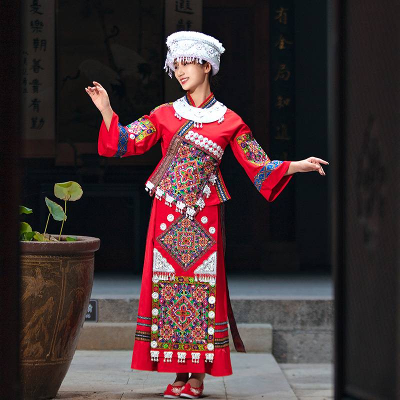 New Miao clothing female Dai ethnic minority clothing adult summer short embroidery dance performance travel clothing