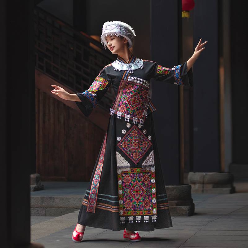 New Miao clothing female Dai ethnic minority clothing adult summer short embroidery dance performance travel clothing